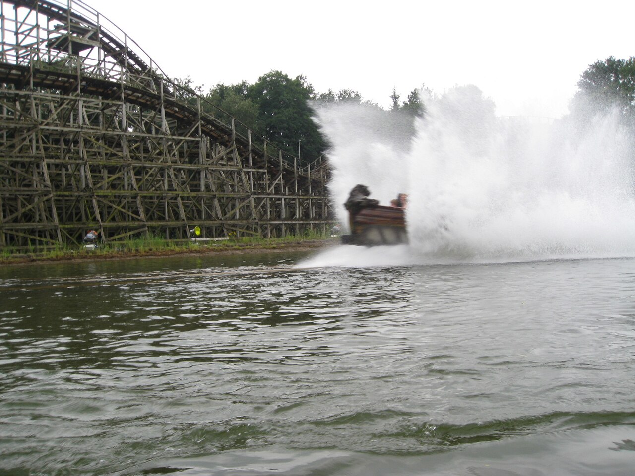De Vliegende Hollander boat hitting the splashdown lake at Efteling