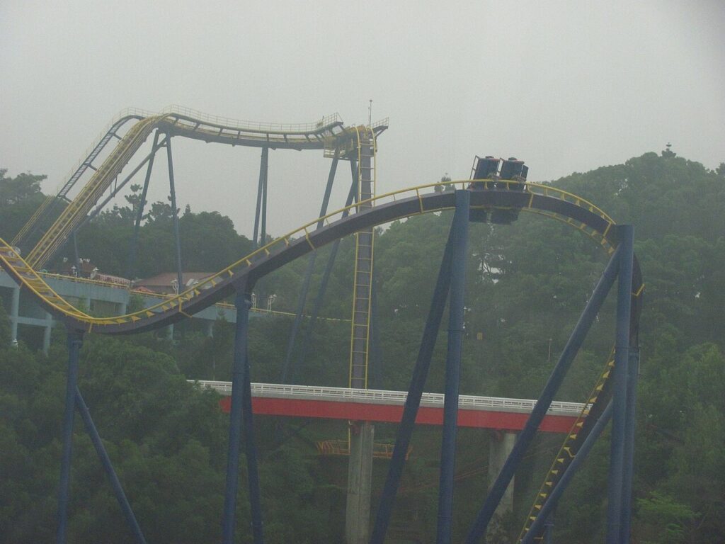 Diving Machine G5 dive coaster at Janfusun Fancyworld sweeping through its overbanked turn