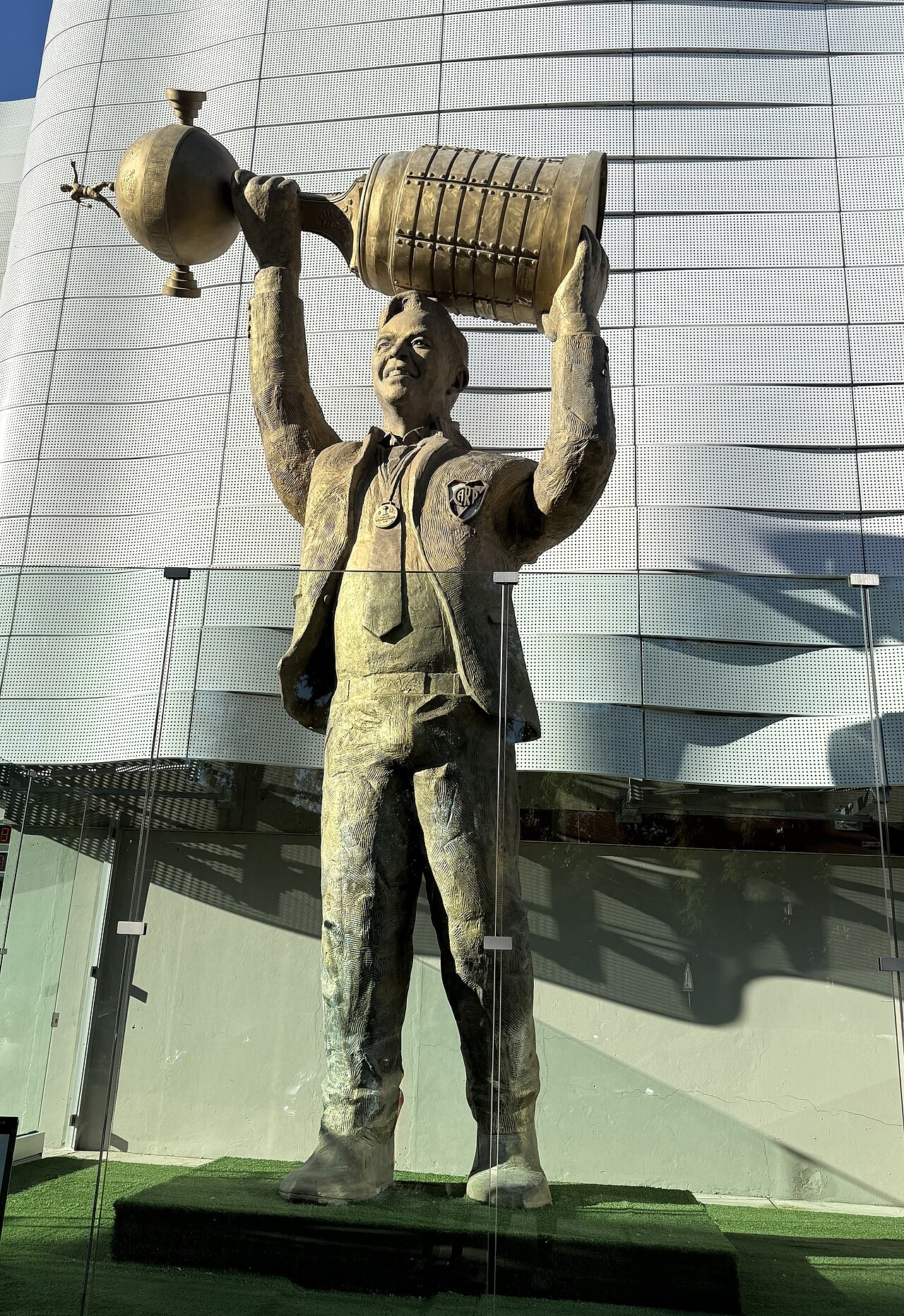Statue of Marcelo Gallardo lifting the Copa Libertadores outside the Estadio Más Monumental