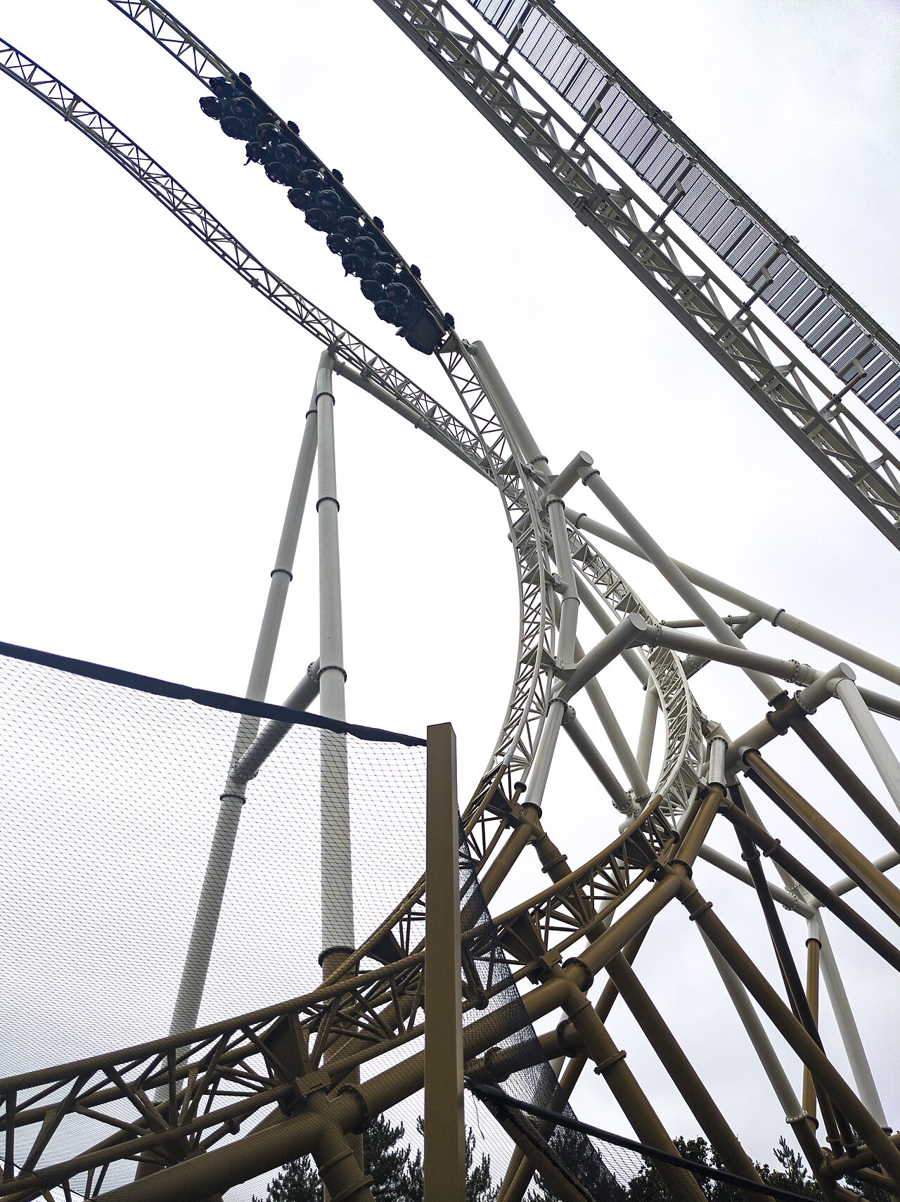 A Hyperia train exiting the stalled dive loop at Thorpe Park