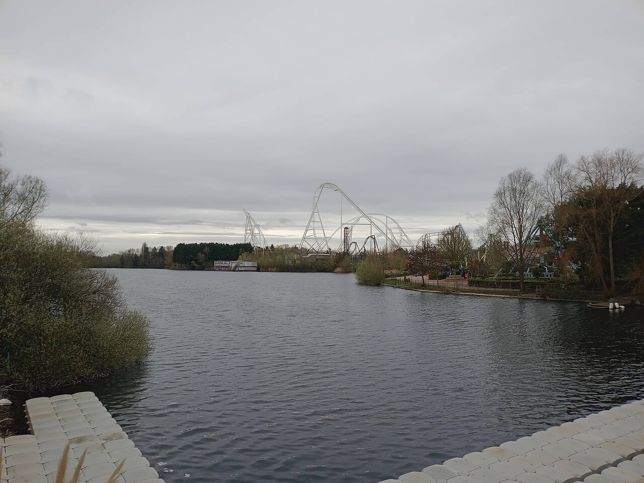 Hyperia towering over Thorpe Park as seen from the park entrance bridge