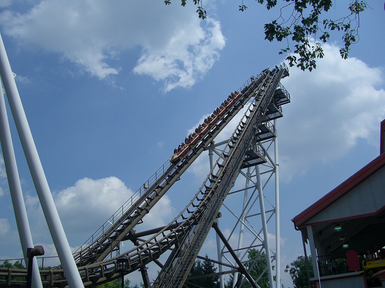 Train being winched up the rear lift spike of the Hersheypark Boomerang coaster in its Sidewinder era