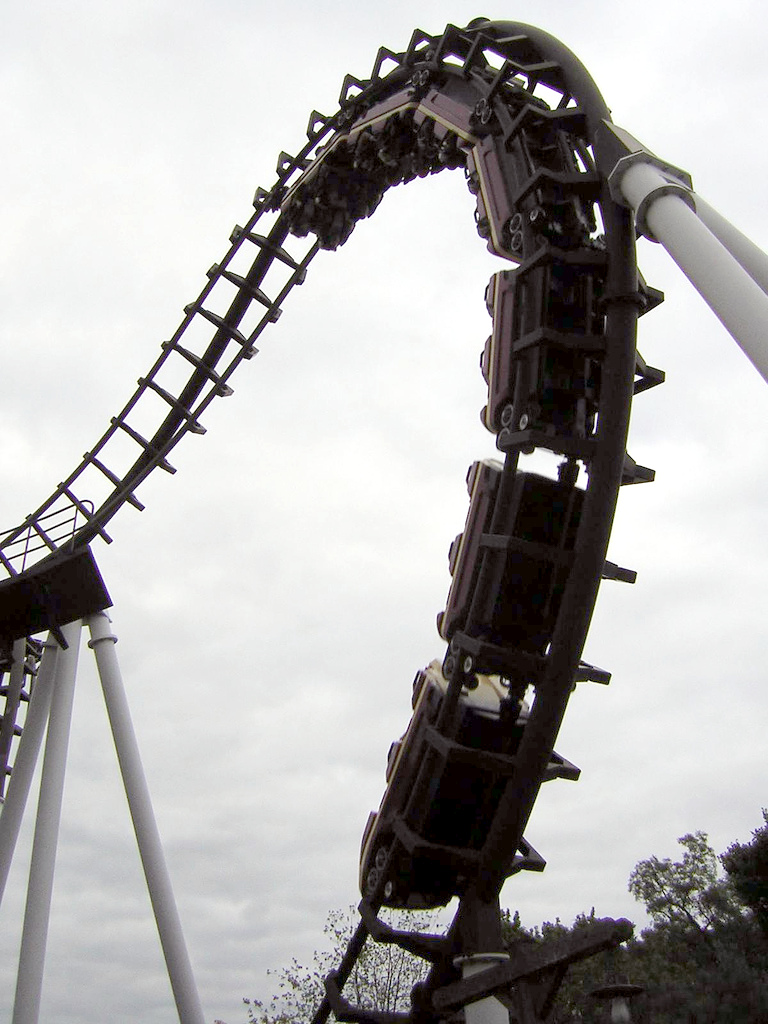 Train navigating half of the cobra roll on the Hersheypark Boomerang coaster, seen from below in its Sidewinder era
