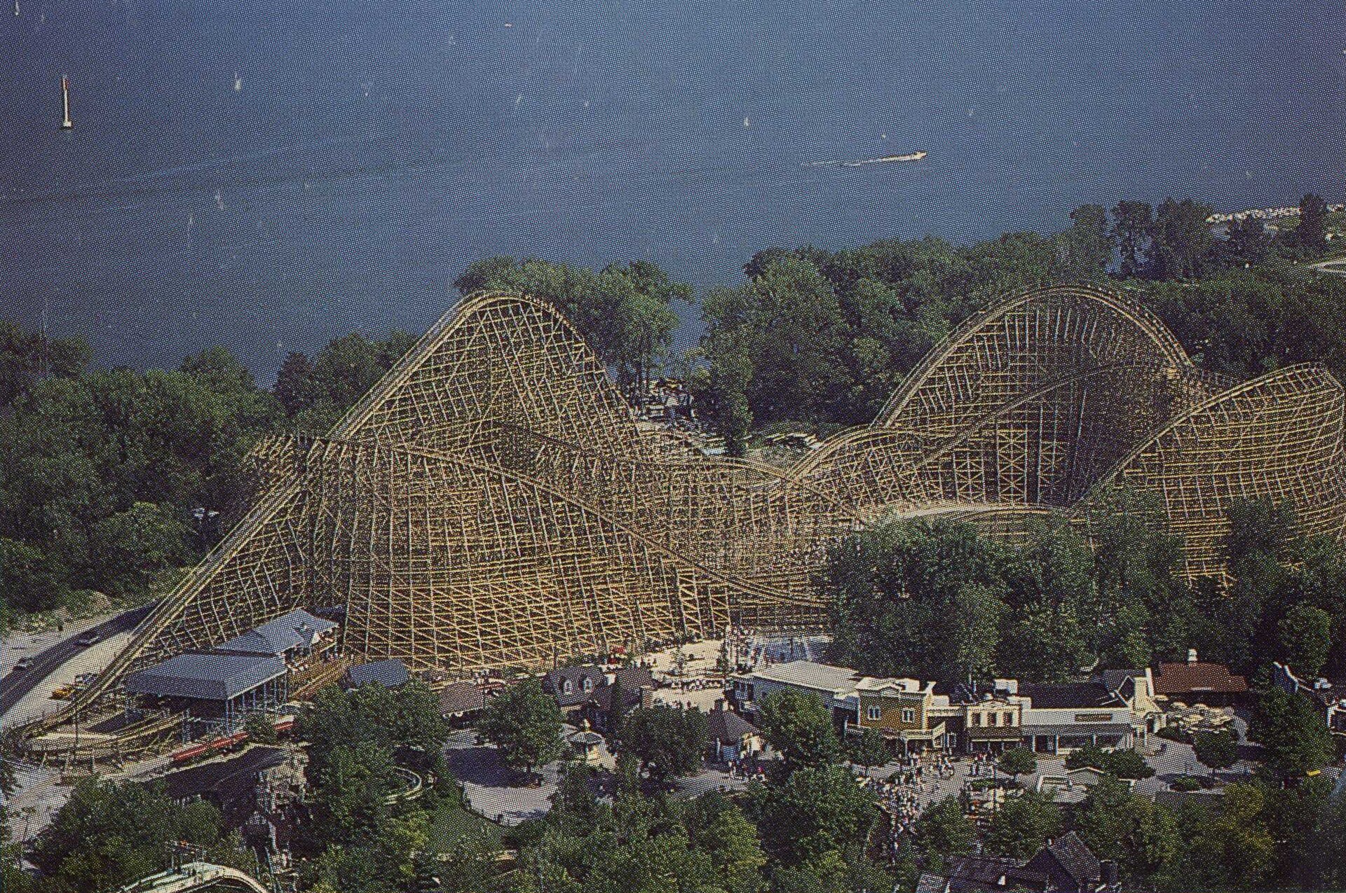 Mean Streak's full layout beside Lake Erie