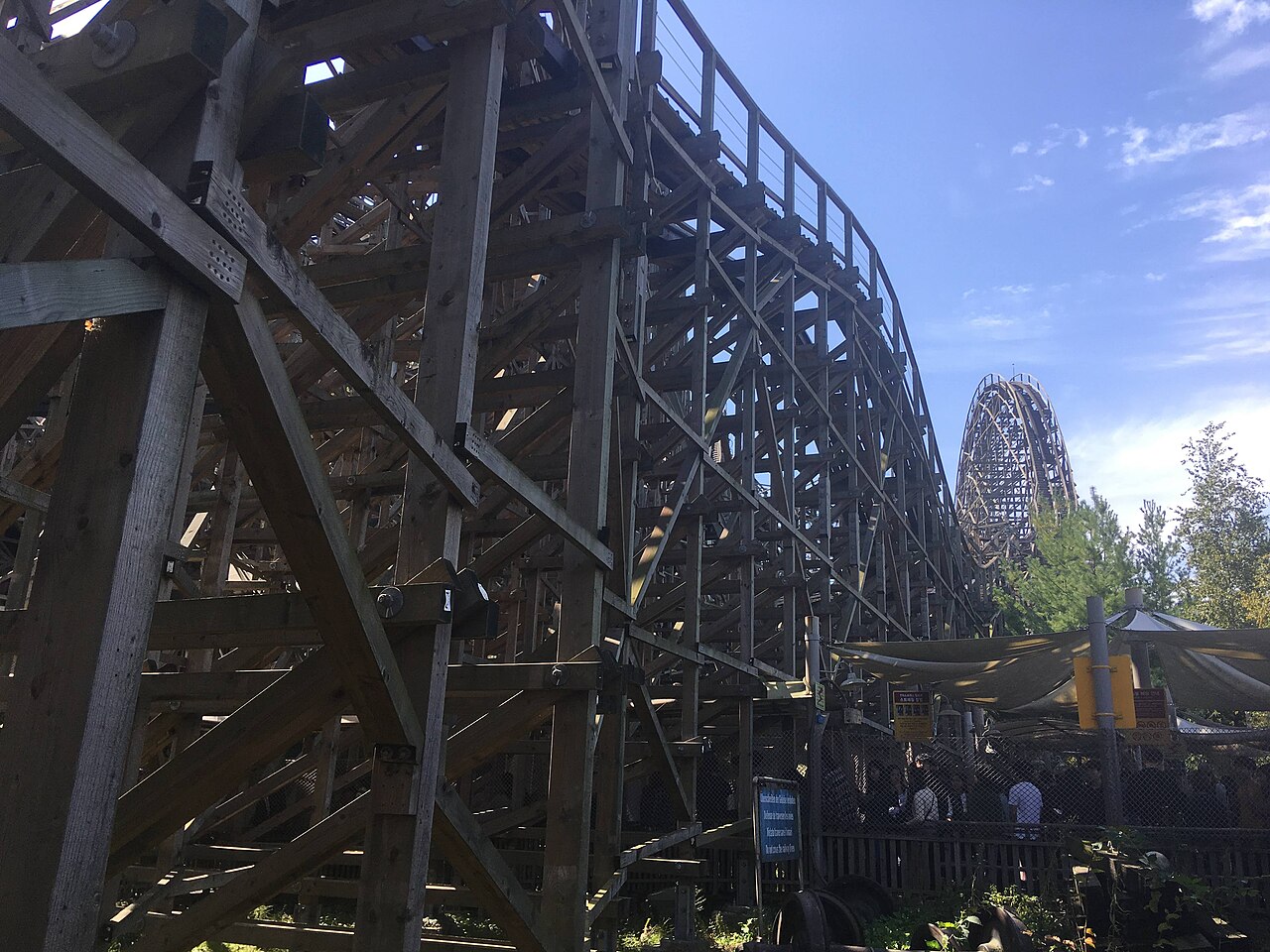 The massive wooden structure of Monimo RUSH (T Express) at Everland