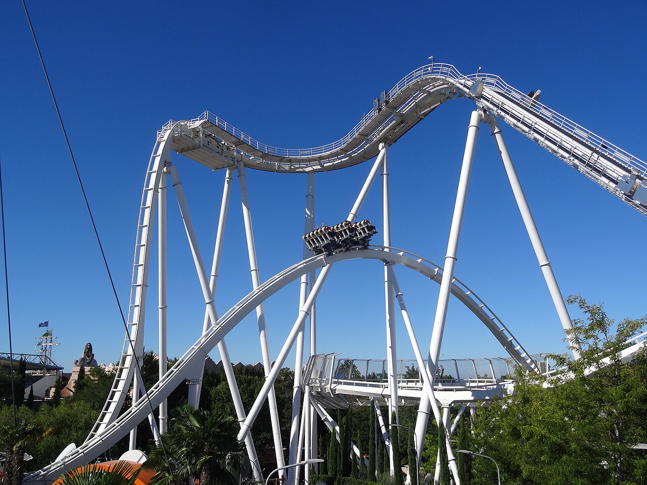 Oblivion: The Black Hole layout at Gardaland with a train crossing the airtime hill