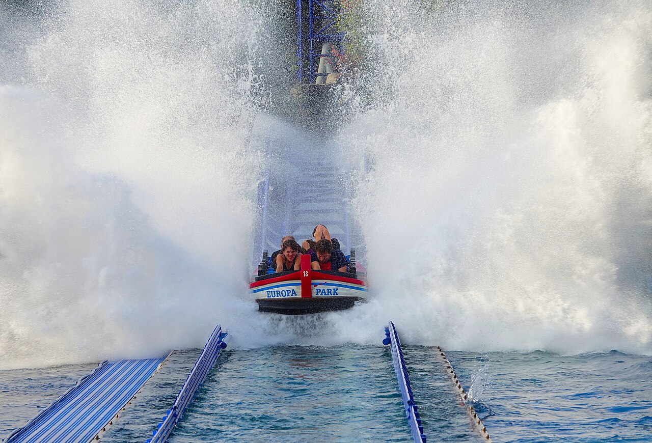 Poseidon boat hitting the splashdown at Europa-Park