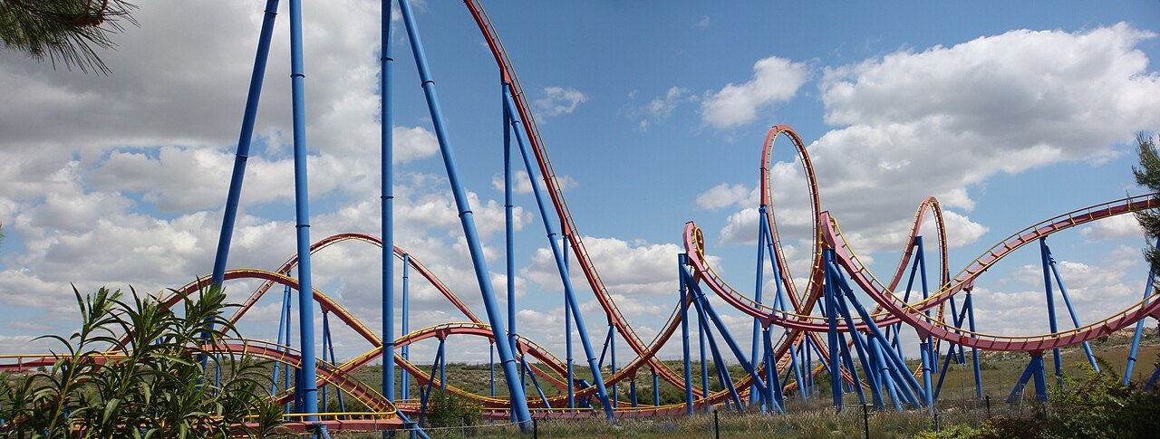 Panoramic view of Superman la Atracción de Acero's layout