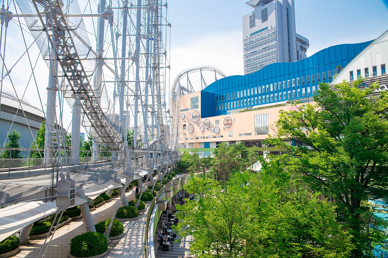 Thunder Dolphin's track sweeping over the LaQua shopping terraces in Tokyo