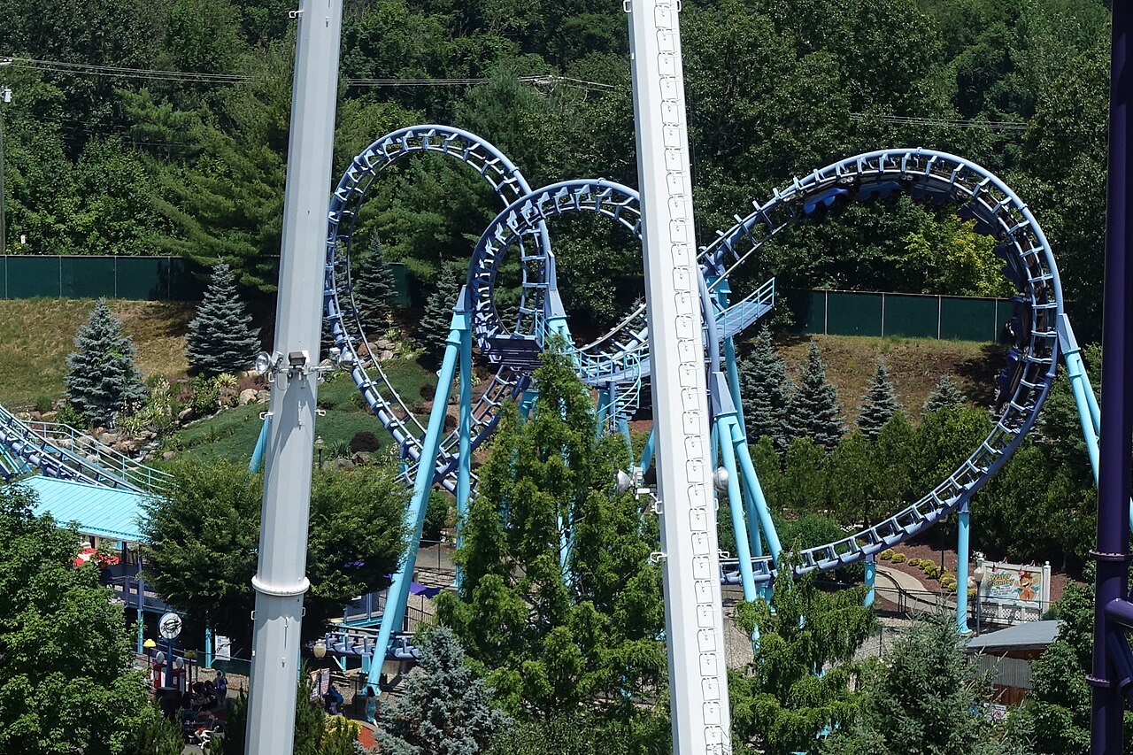 Aerial view of Zoomerang's cobra roll element seen from Lake Compounce's Giant Wheel