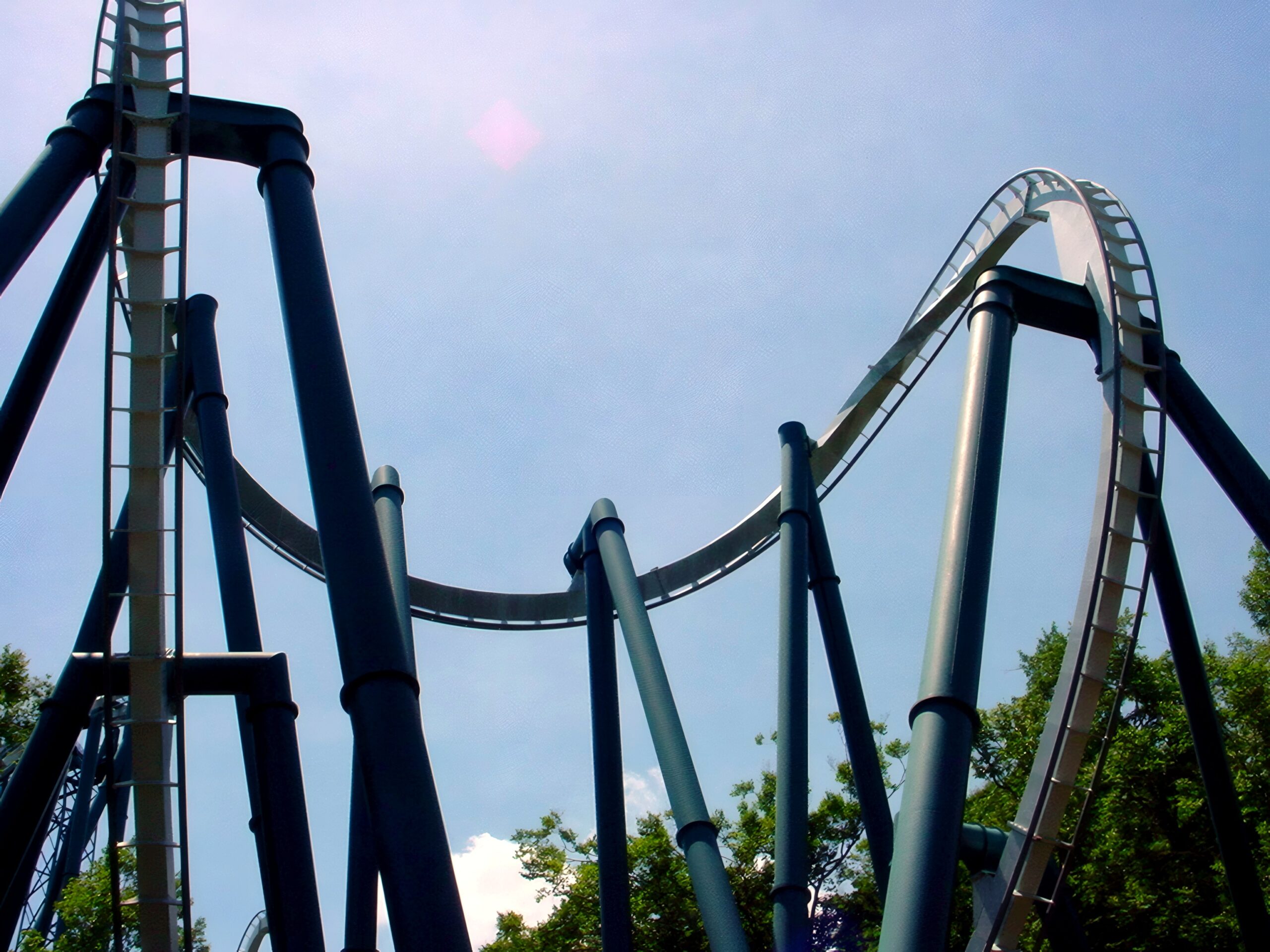 Alpengeist's cobra roll seen through the trees, July 2001