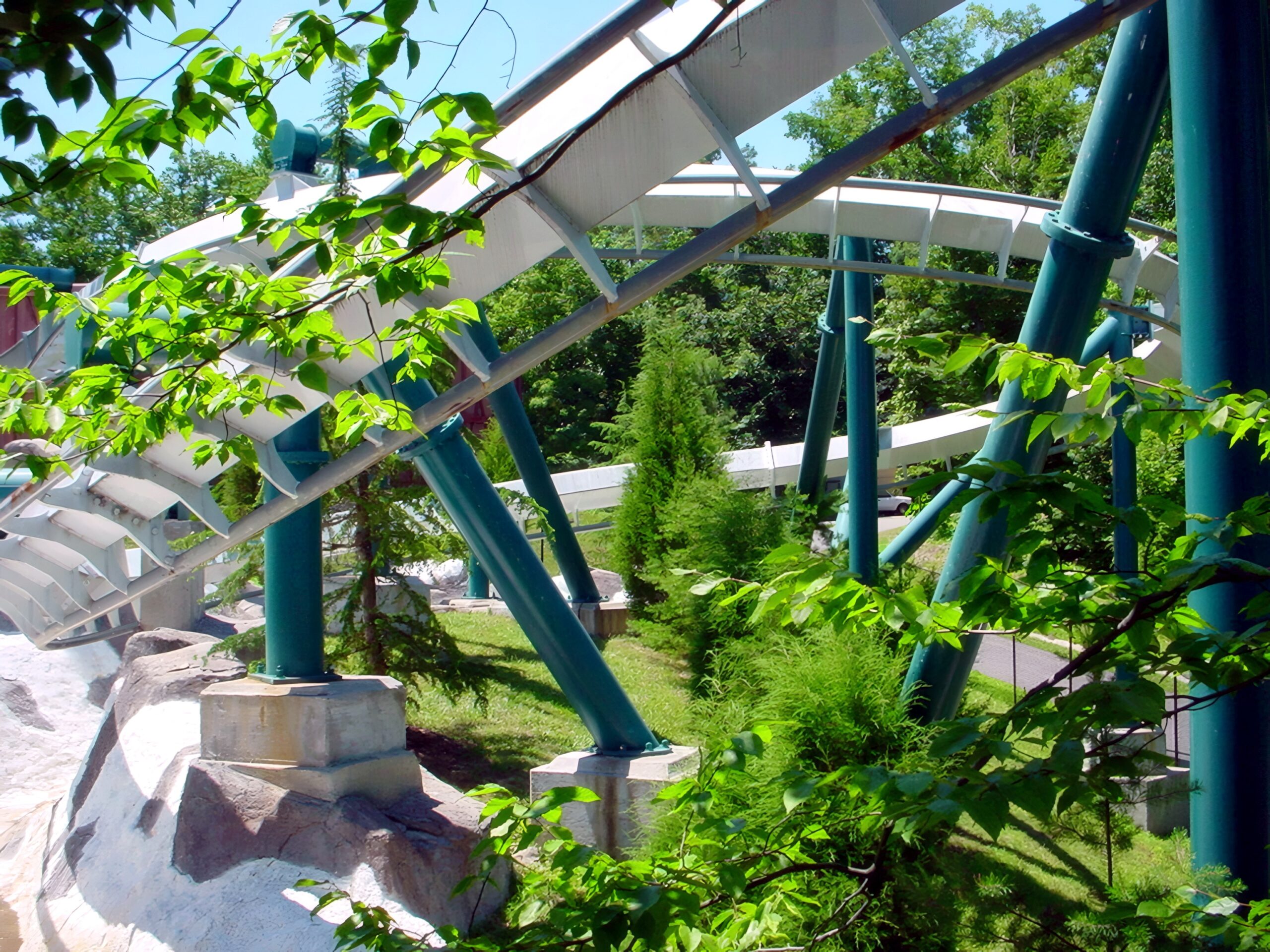 Alpengeist's track curving over the rockwork, July 2001