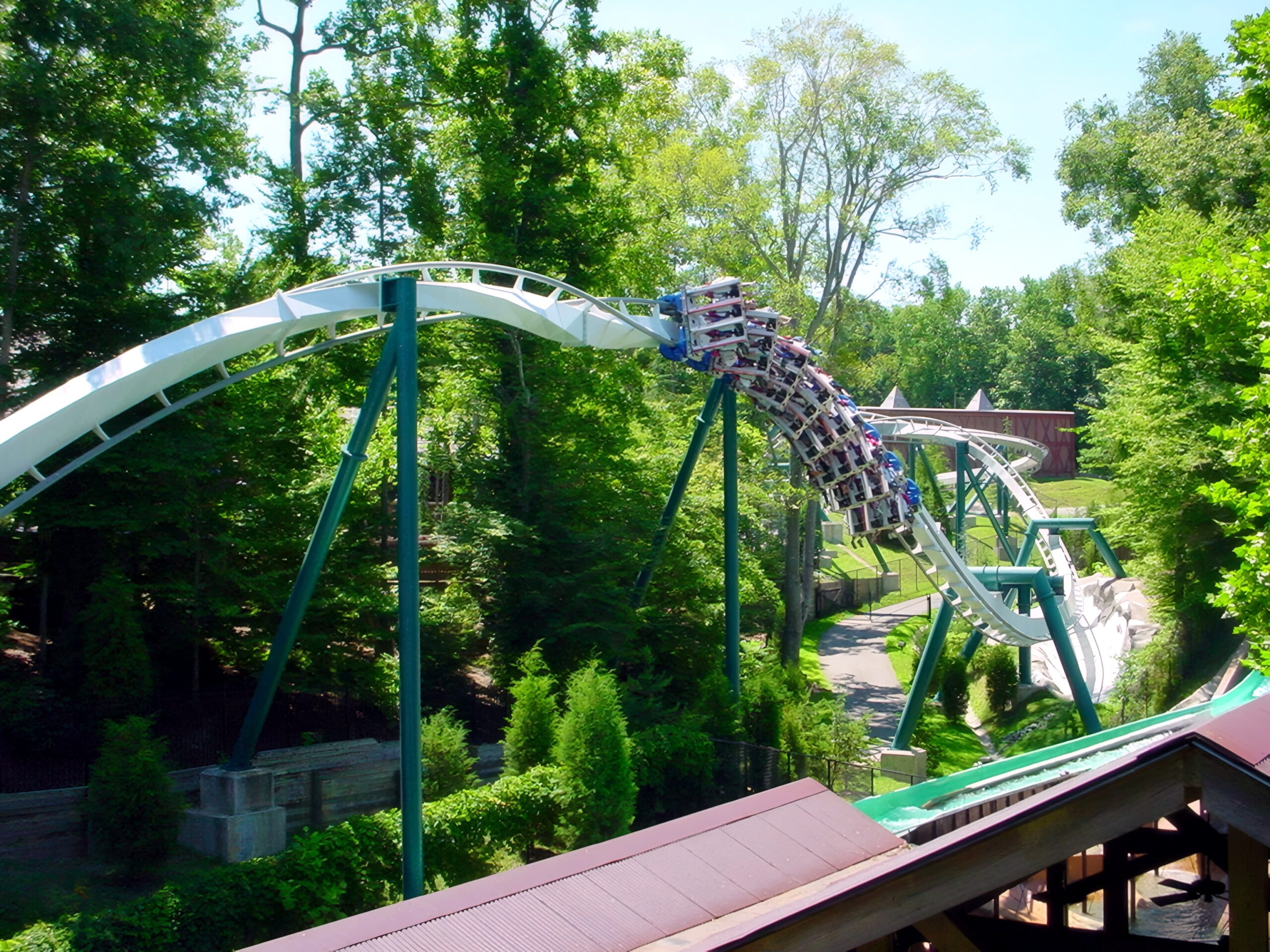 Alpengeist's track sweeping over the Bavarian village rooftops, July 2001