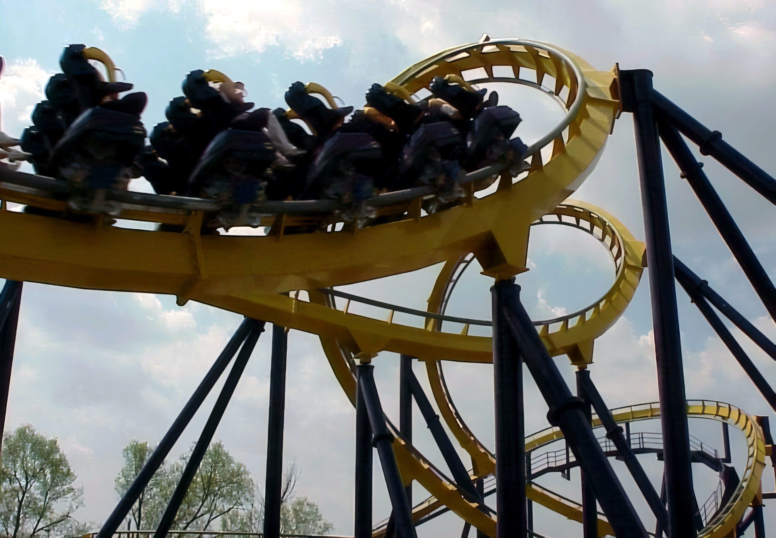 A Batman Knight Flight train entering the interlocking corkscrews at Geauga Lake, May 2000