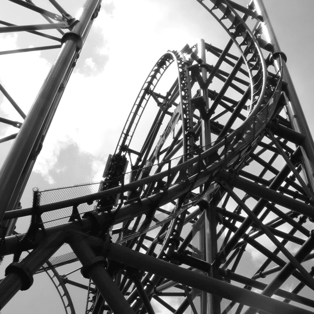 Batman &amp; Robin: The Chiller at Six Flags Great Adventure: the red Robin tower and twisting track up close
