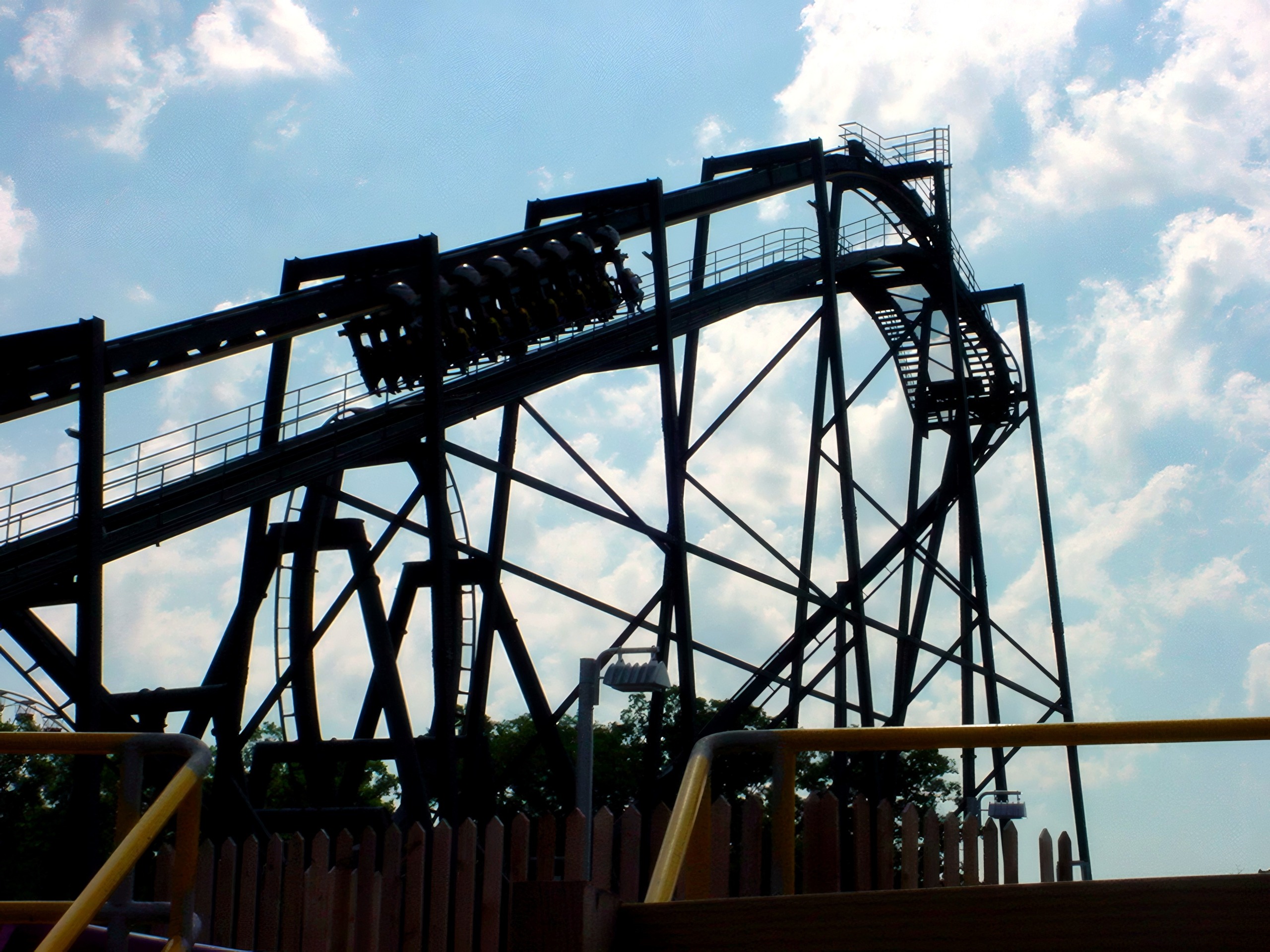 Lift and loop silhouetted against the sky, Batman: The Ride, July 2001