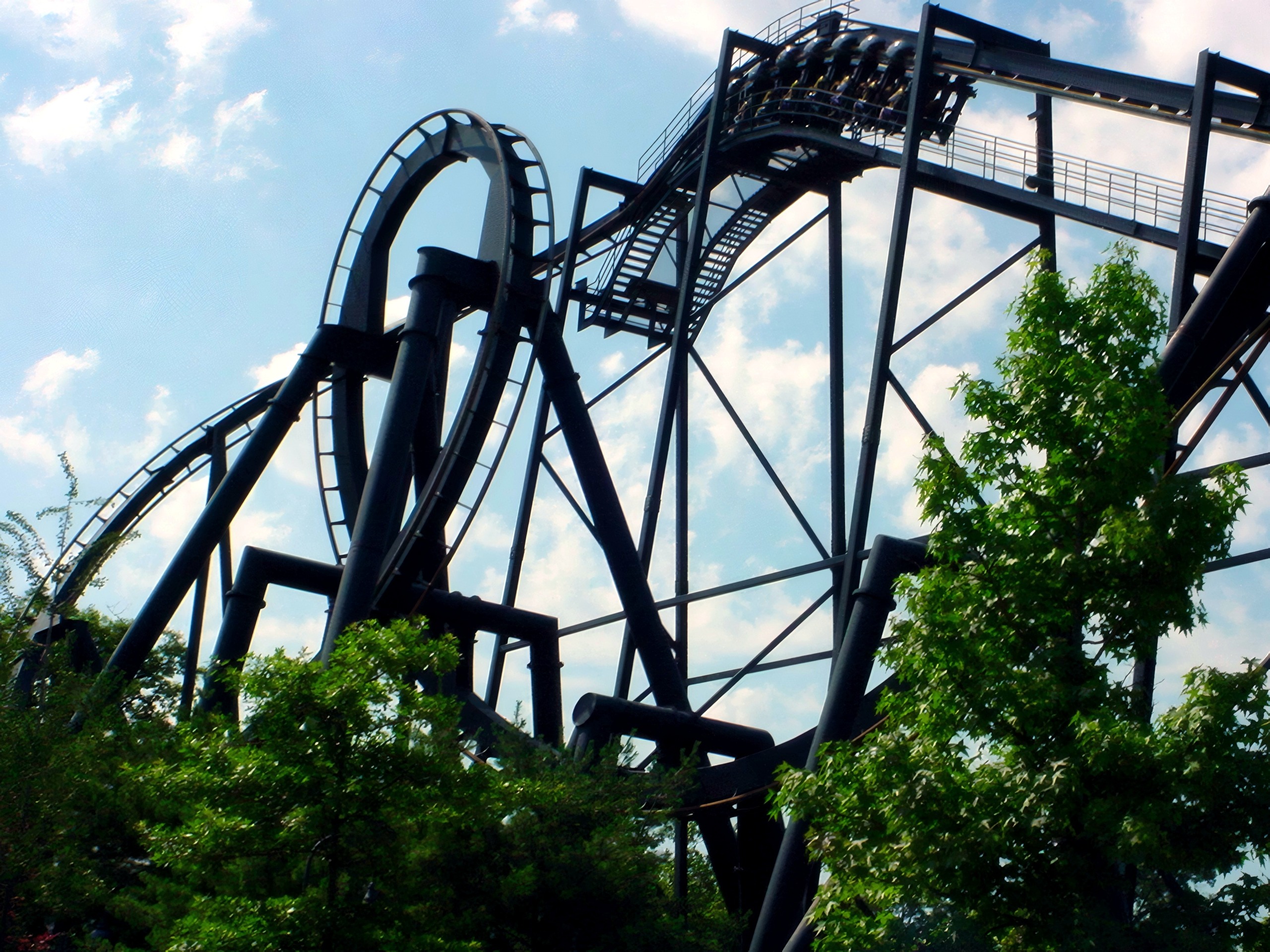 Loop and lift structure from below, Batman: The Ride, July 2001