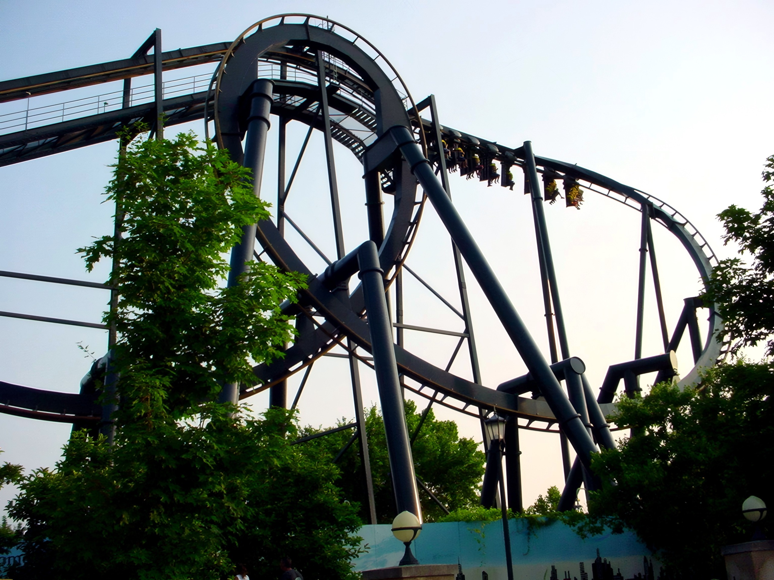 A Batman: The Ride train inverted at the top of the loop at Six Flags St. Louis, June 2002