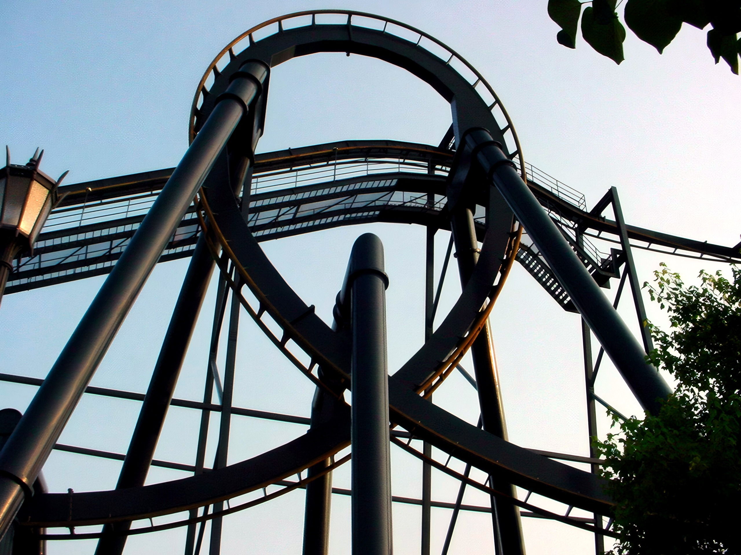 Batman: The Ride's loop track seen from below at Six Flags St. Louis, June 2002