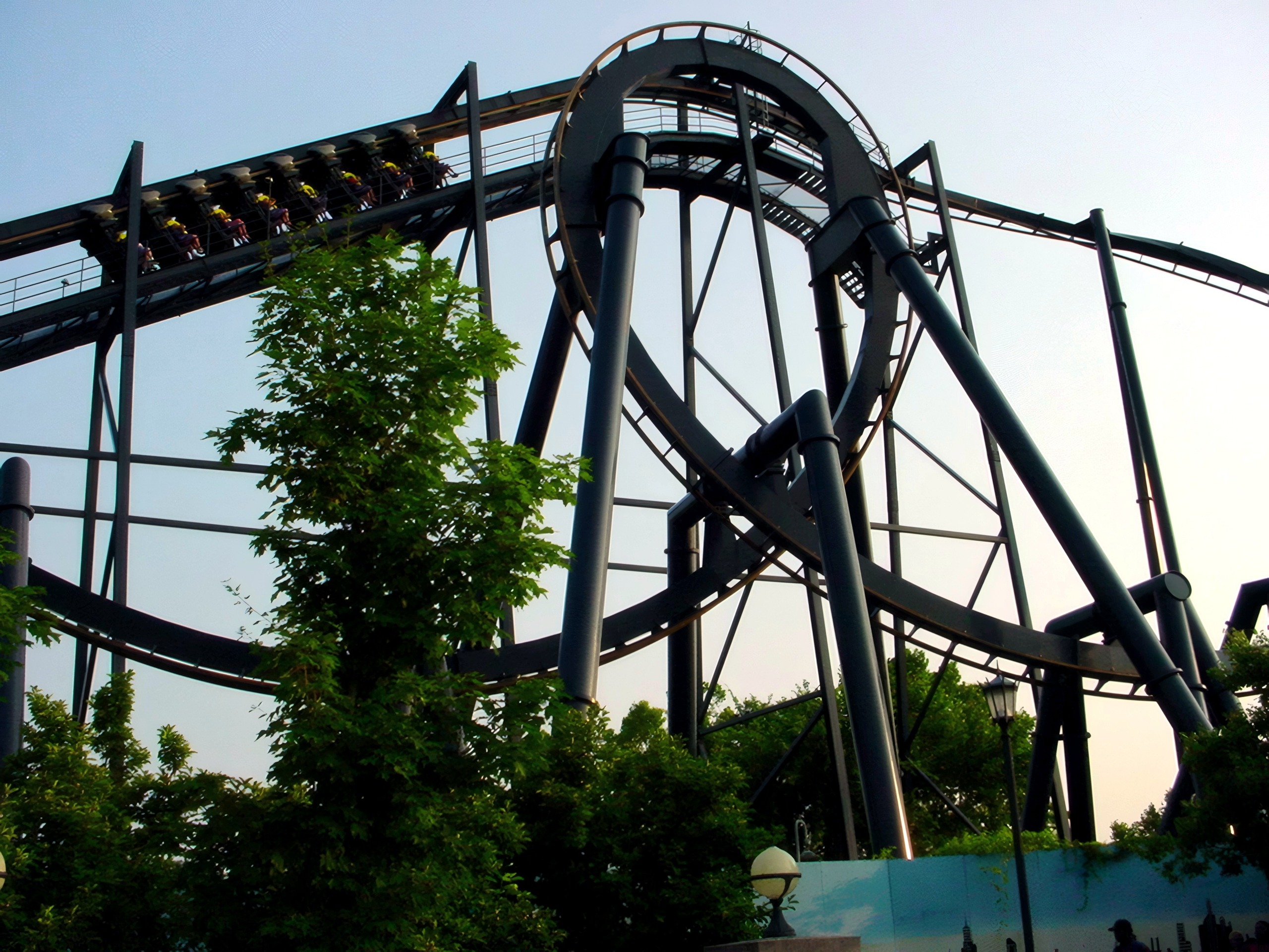 A Batman: The Ride train climbing into the loop at Six Flags St. Louis, June 2002