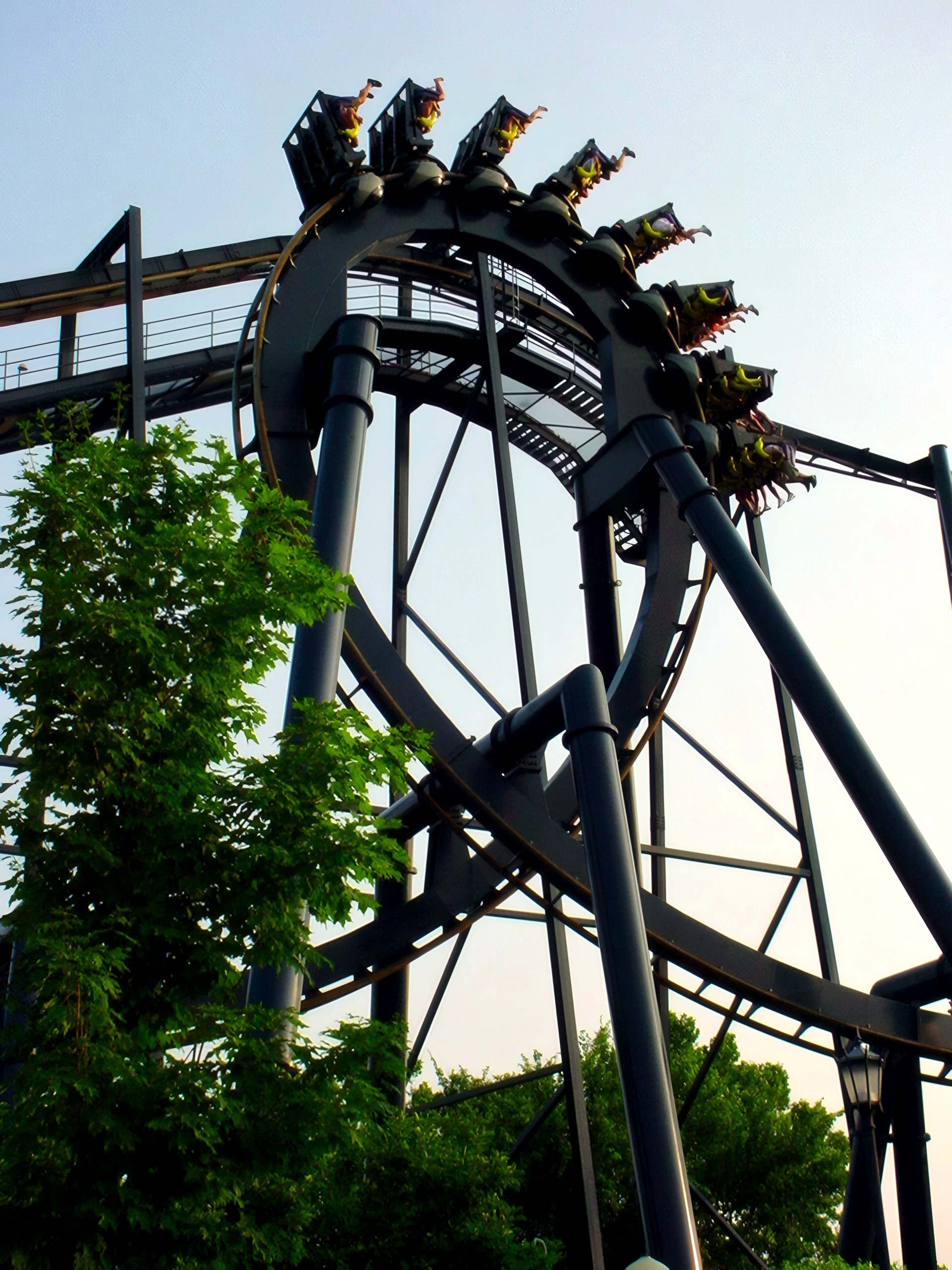 A Batman: The Ride train cresting the loop at Six Flags St. Louis, June 2002