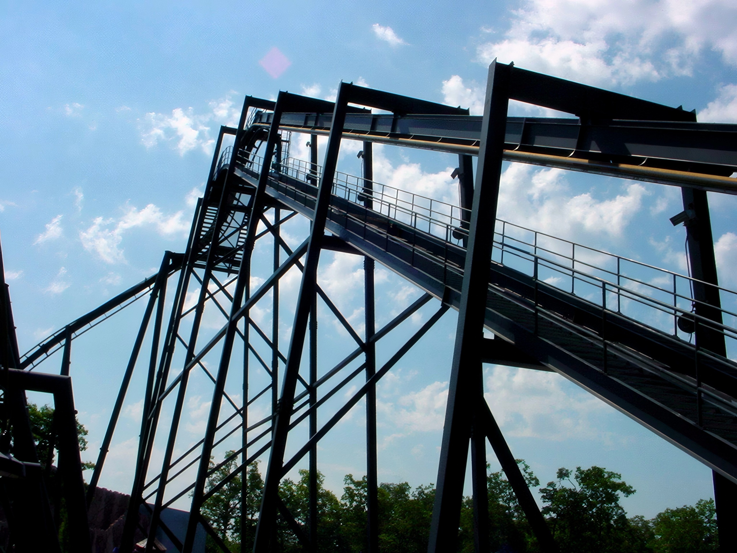 The lift hill and catwalk, Batman: The Ride, July 2001