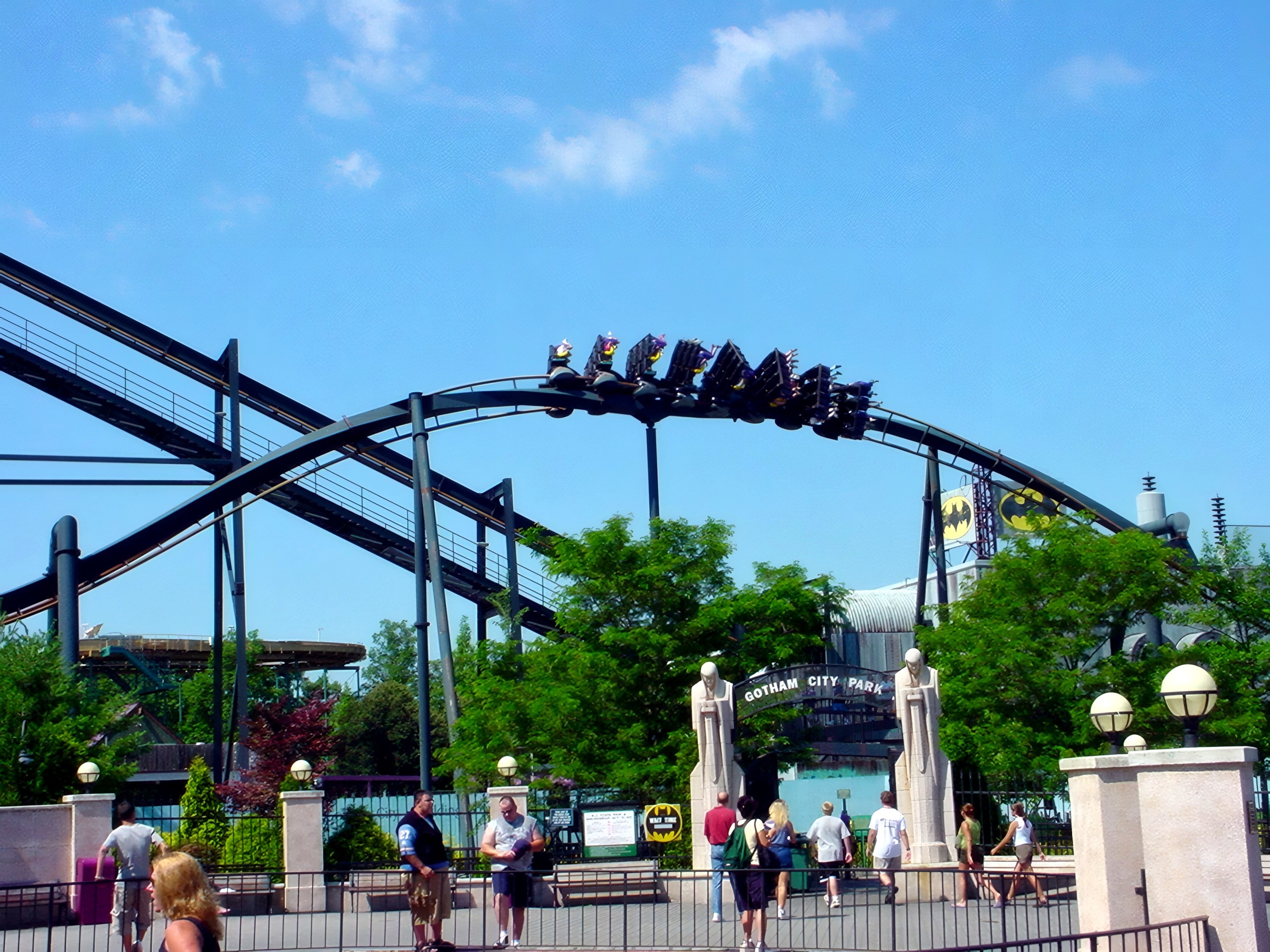 Train cresting above the Gotham City plaza, Batman: The Ride, July 2001