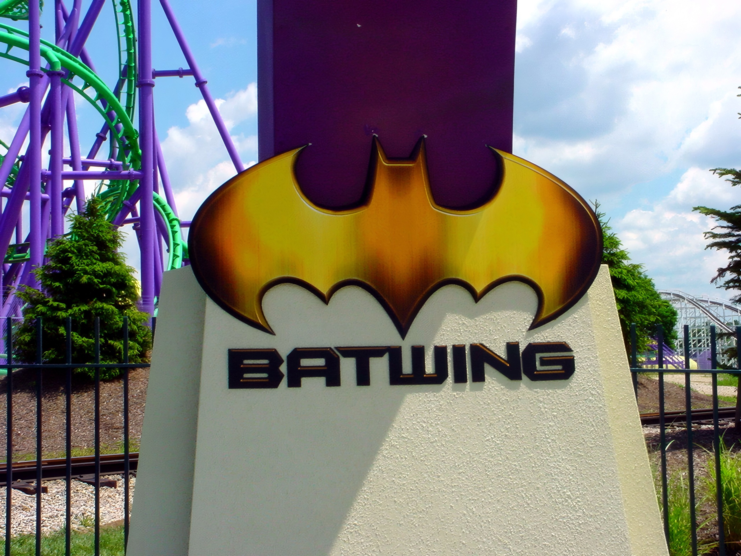 The Batwing entrance marker with the yellow bat logo at Six Flags America, July 2001