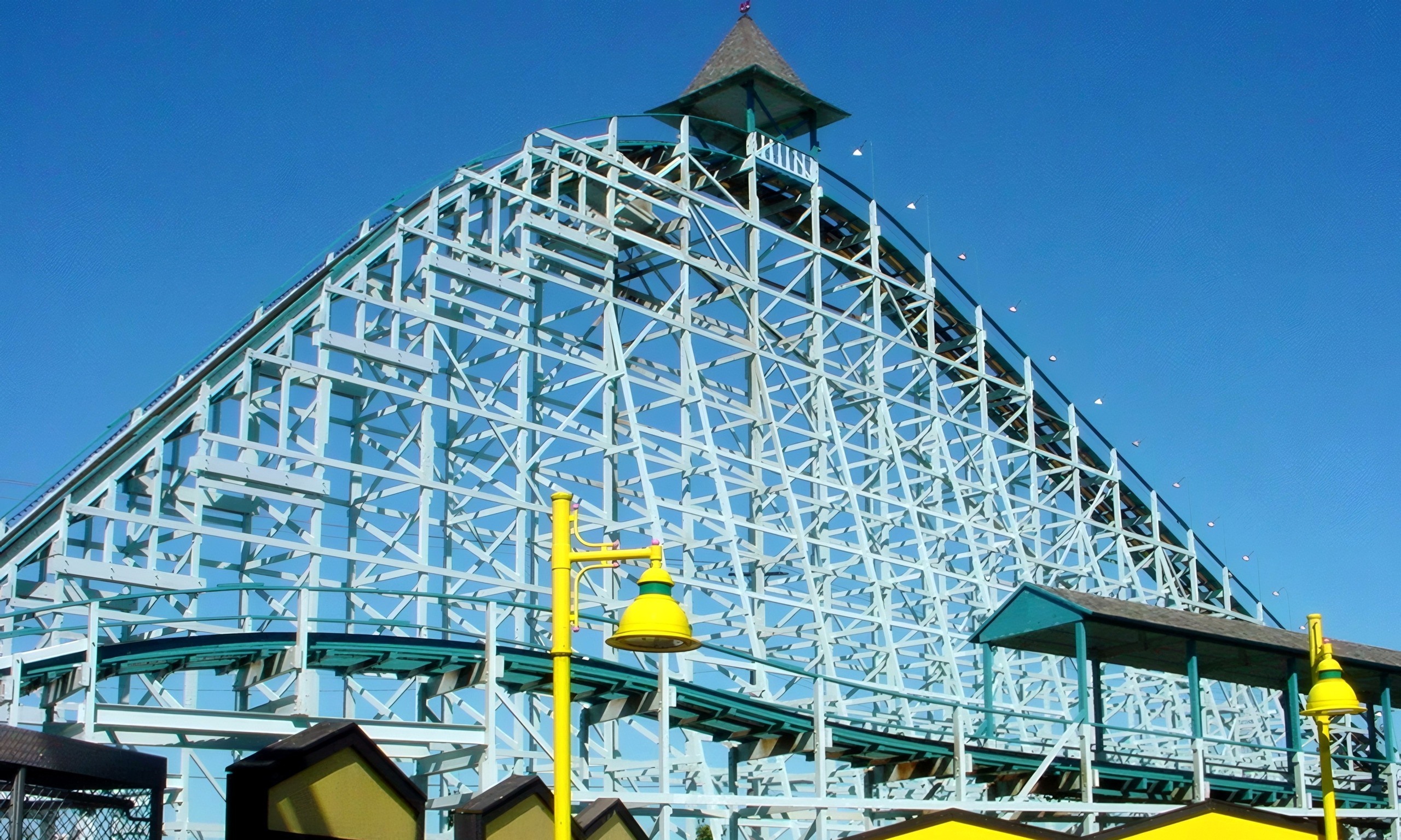 White wooden coaster lift hill with cupola station, Blue Streak, July 2003