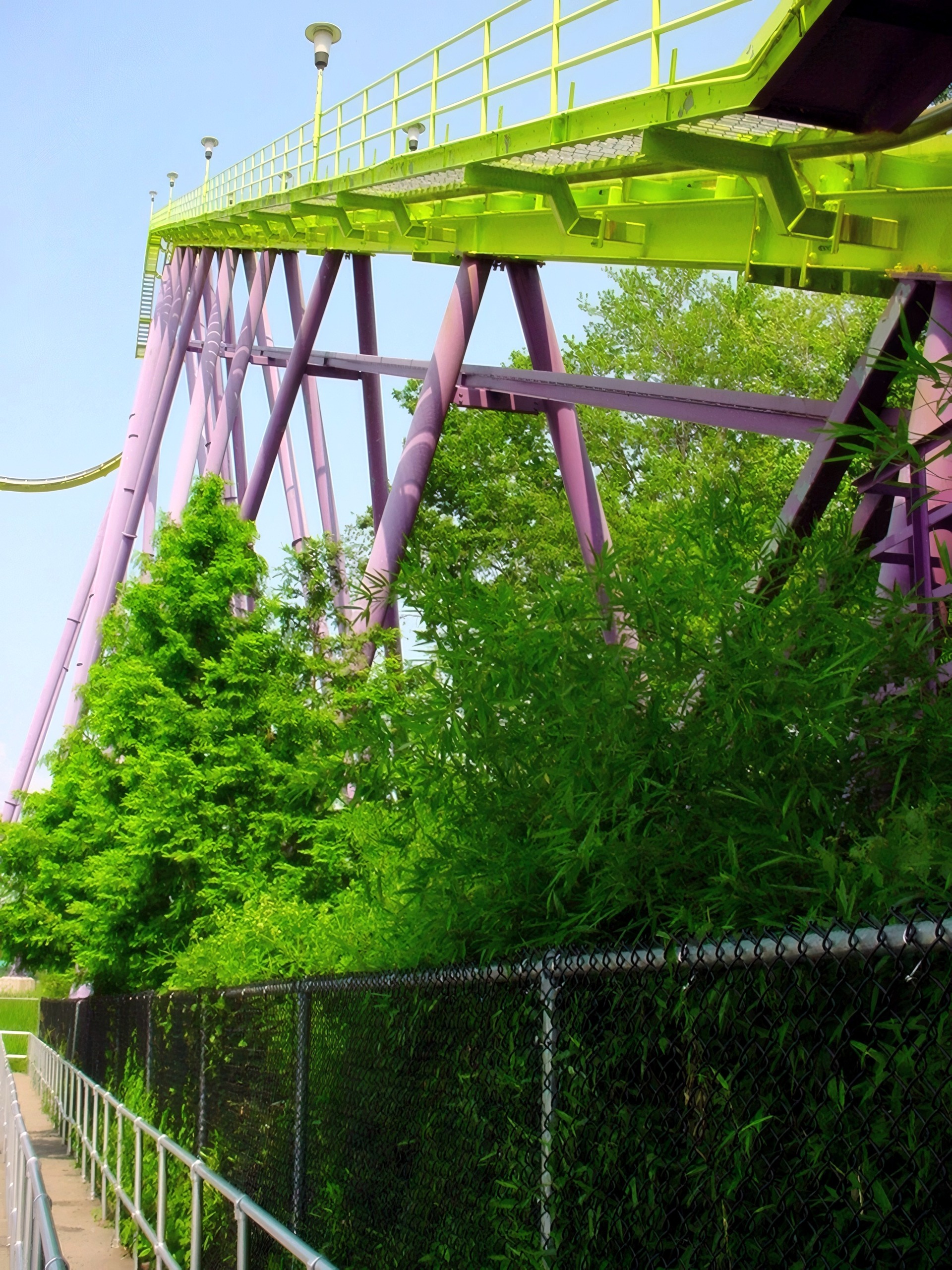 Close-up of coaster track ties and green support beam, Chang, July 2002