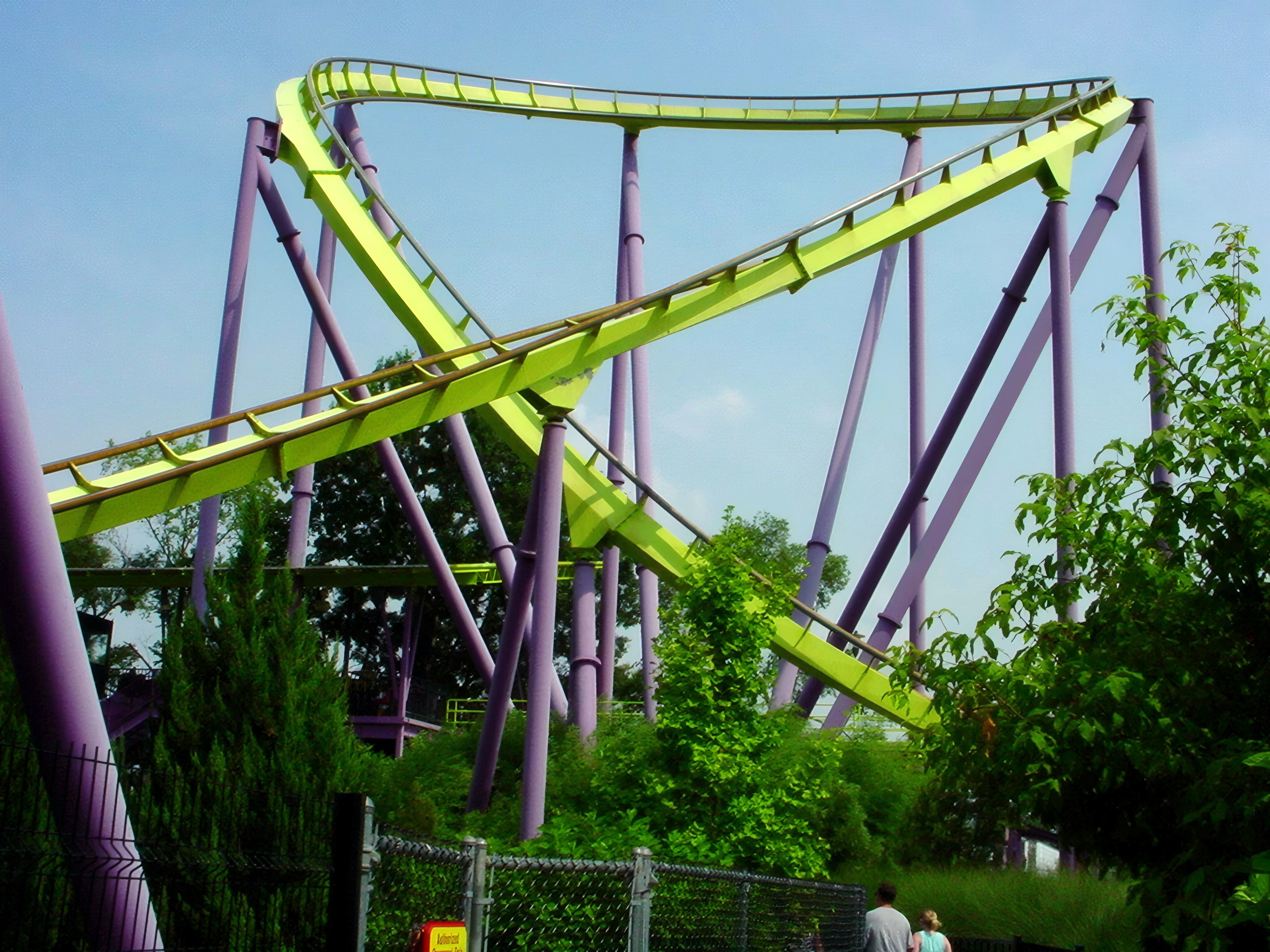 Intertwined green loops of coaster with purple supports, Chang, July 2002