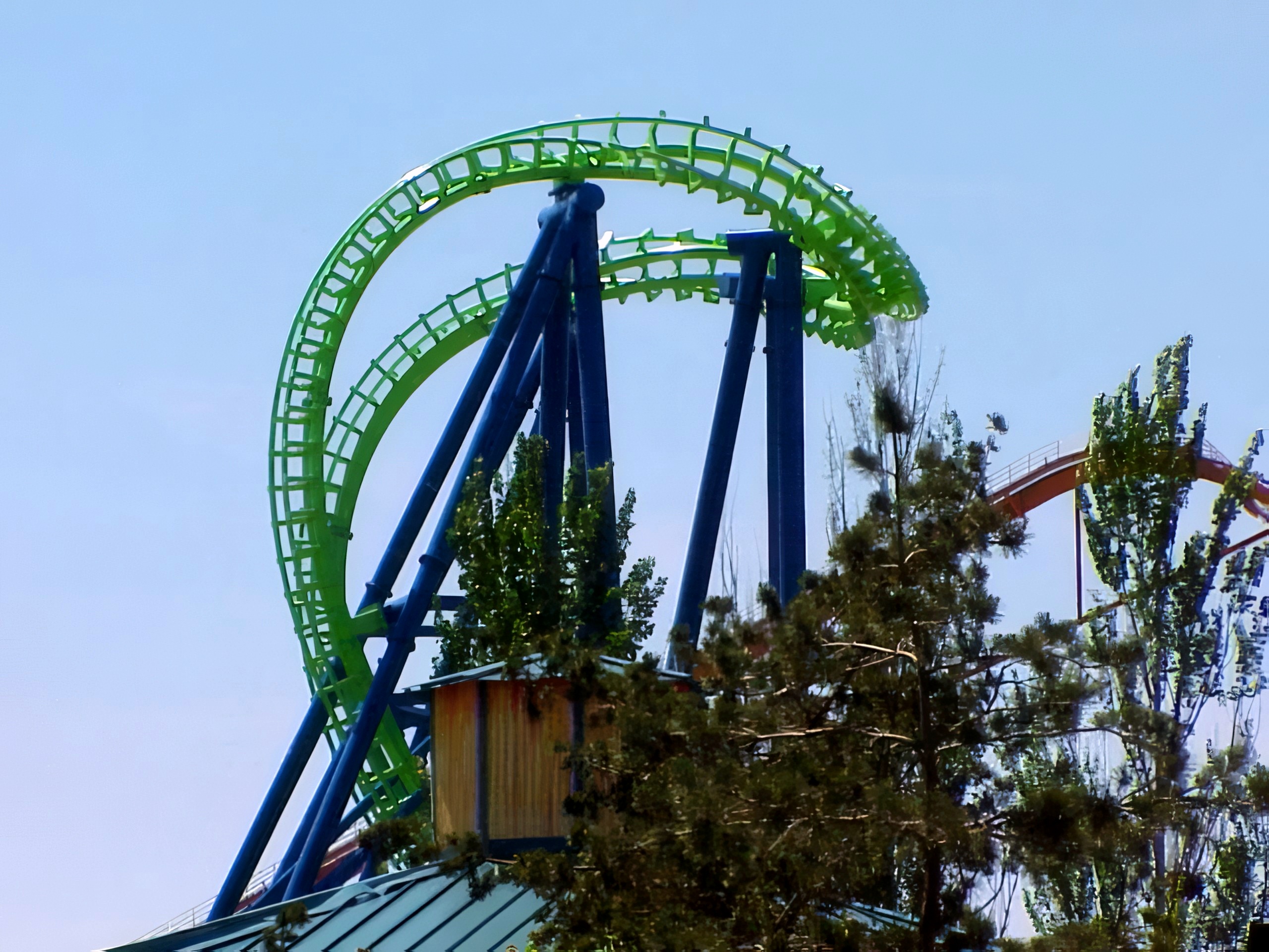 Déjà Vu's green track and blue supports above the trees at Six Flags Great America, May 2001