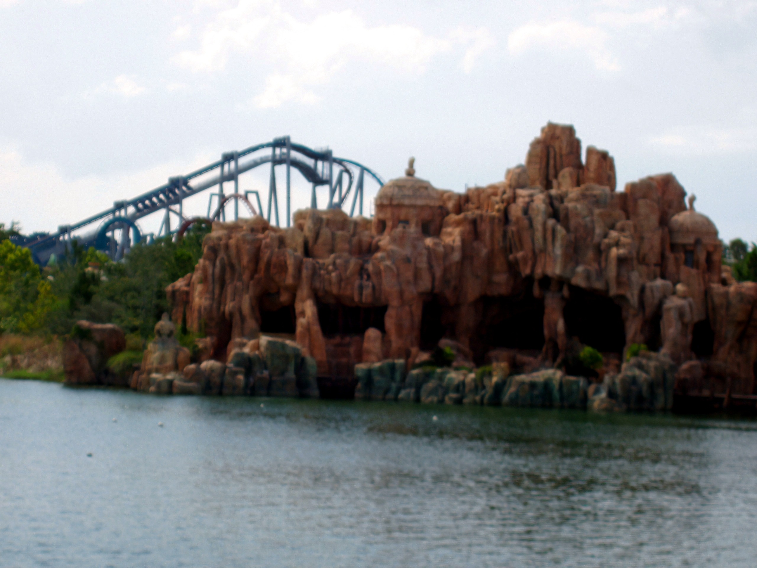 Lost Continent rockwork over the lagoon with the Hulk's track behind, Dueling Dragons, July 2006