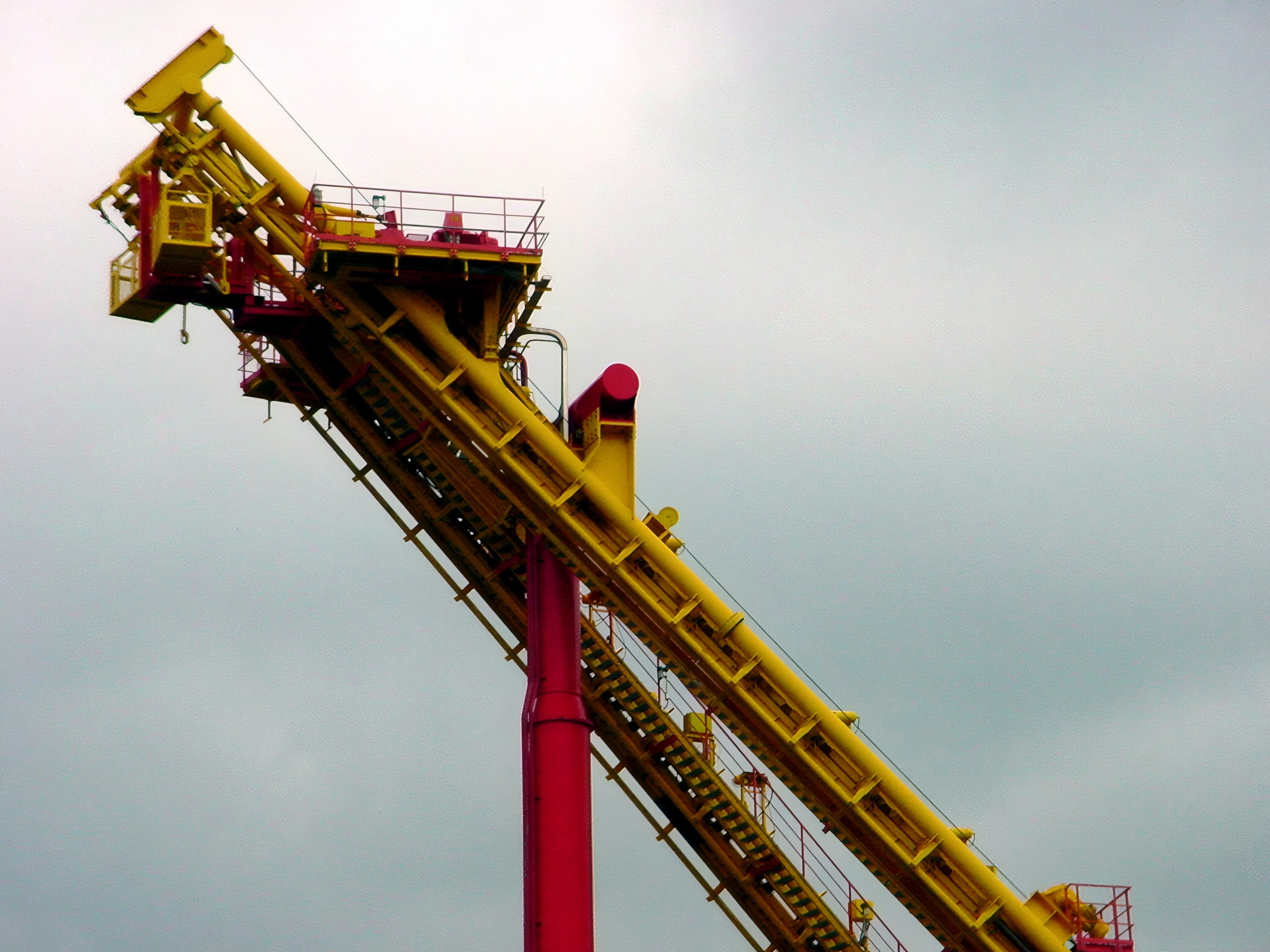The top of Face/Off's lift spike at Kings Island, April 2002