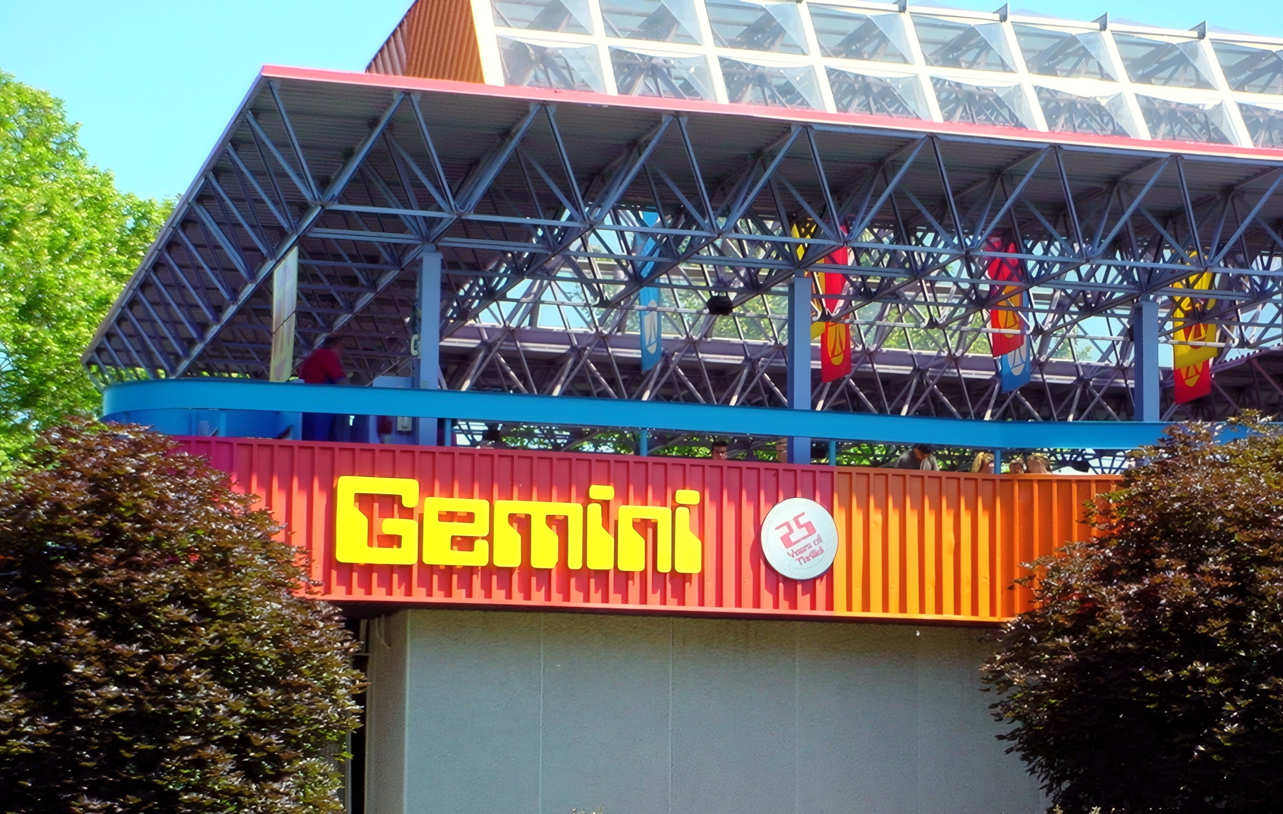 The Gemini station sign with the ride's 25th anniversary medallion at Cedar Point, July 2003