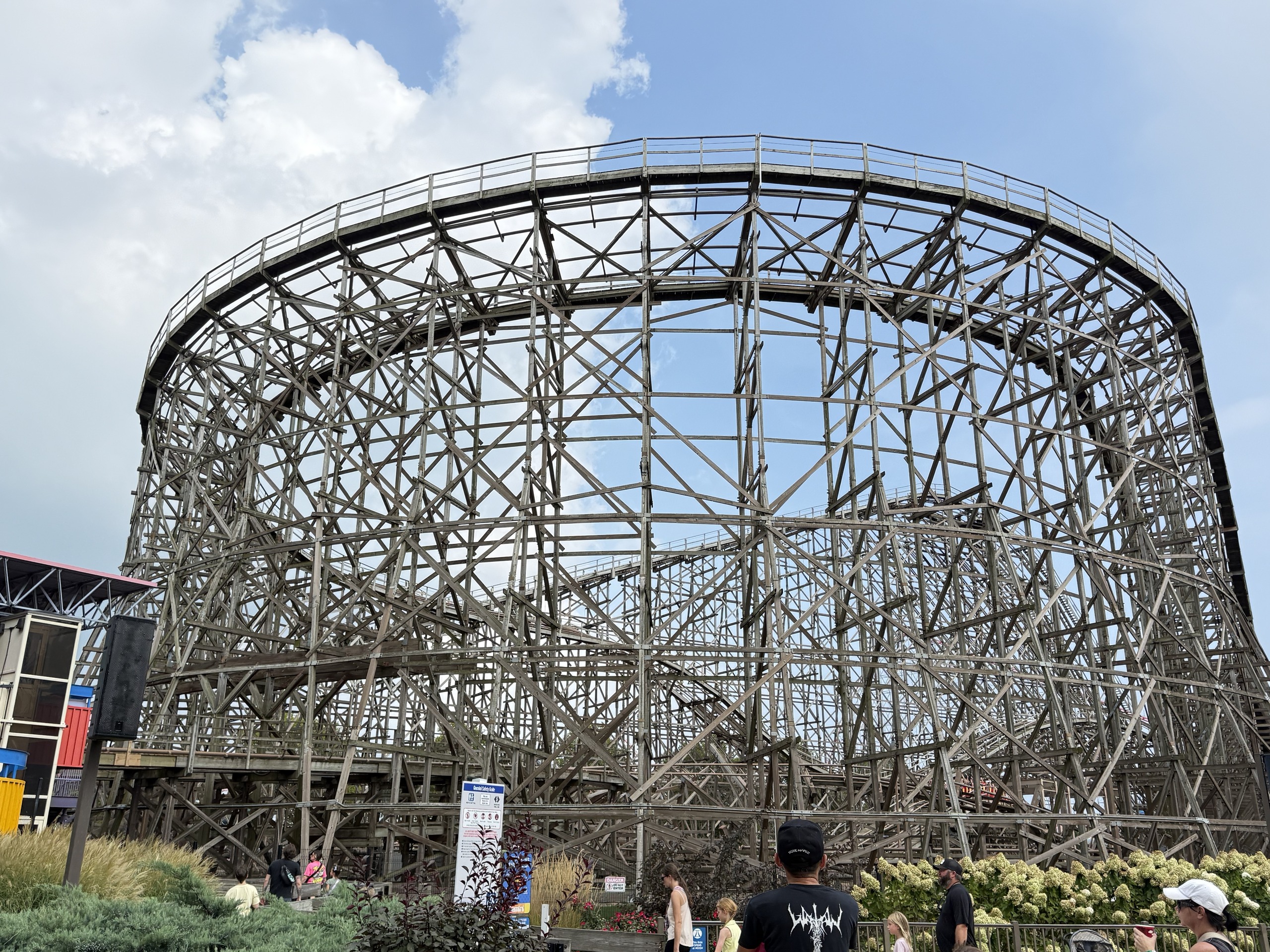 A closer view of Gemini's wooden turnaround and lattice supports