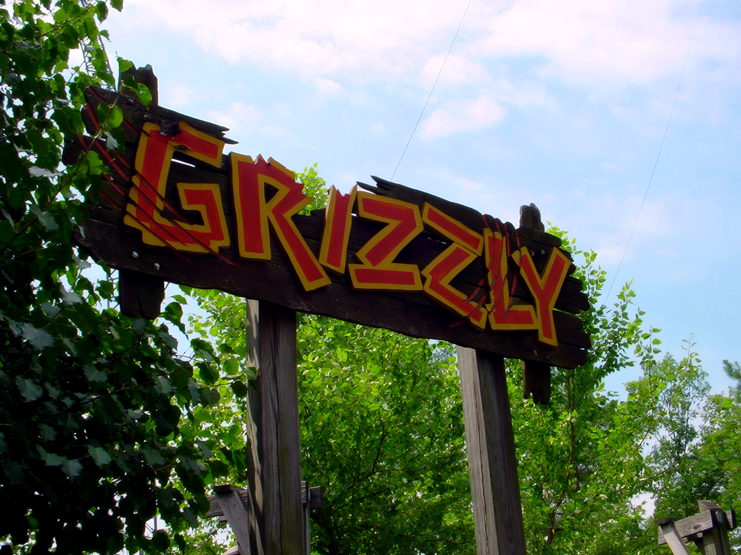 The weathered Grizzly entrance sign among the trees at Kings Dominion, July 2001