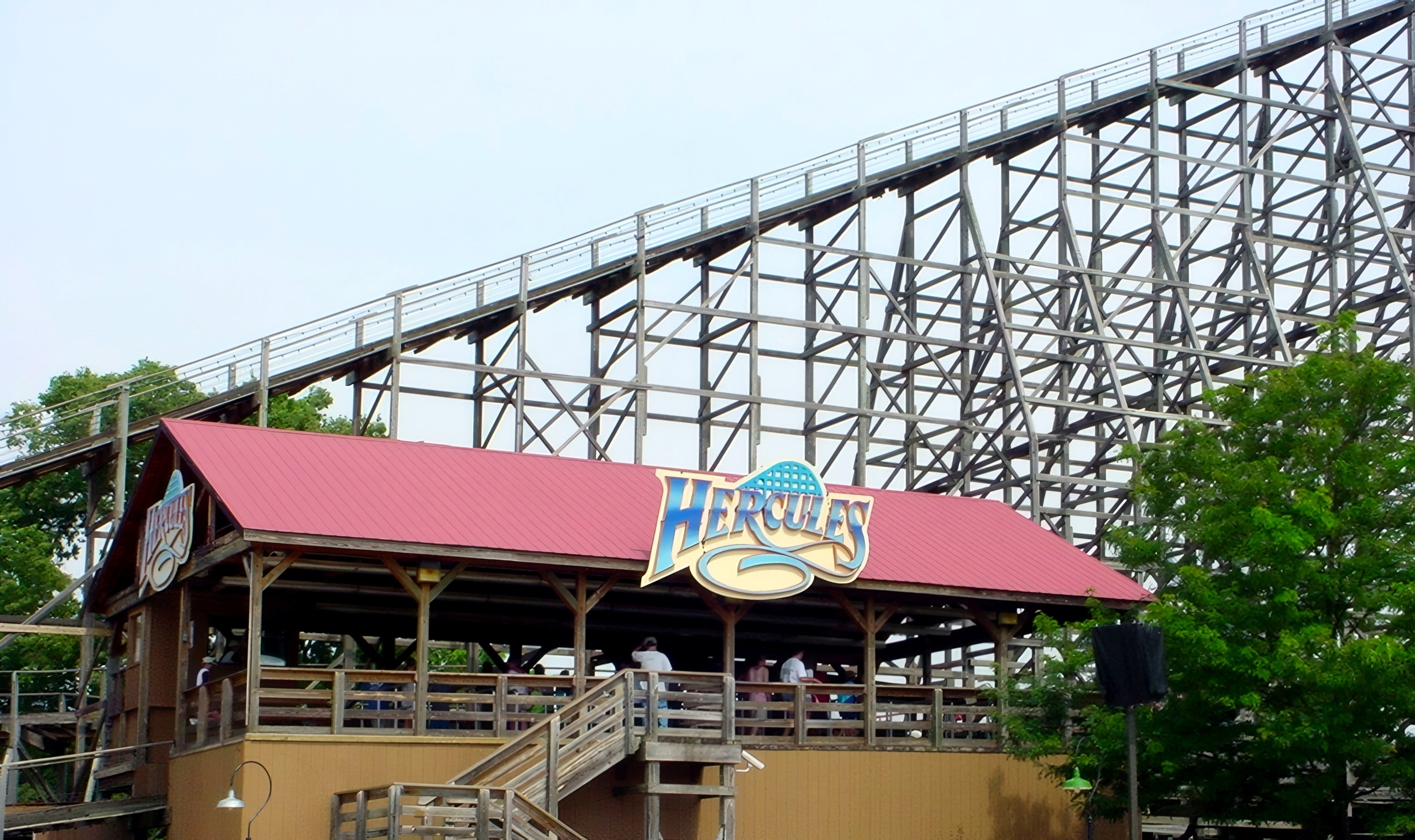 The Hercules station with the wooden lift hill rising behind it at Dorney Park, July 2001