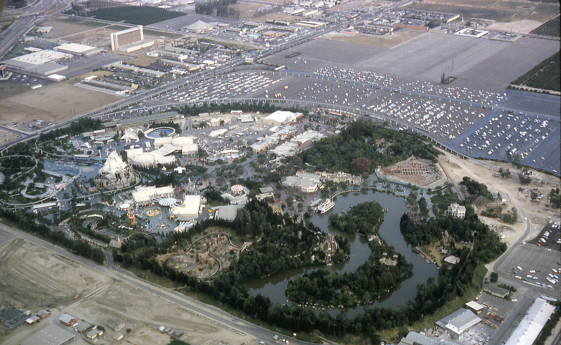 Holidays at the Disneyland Resort 2026