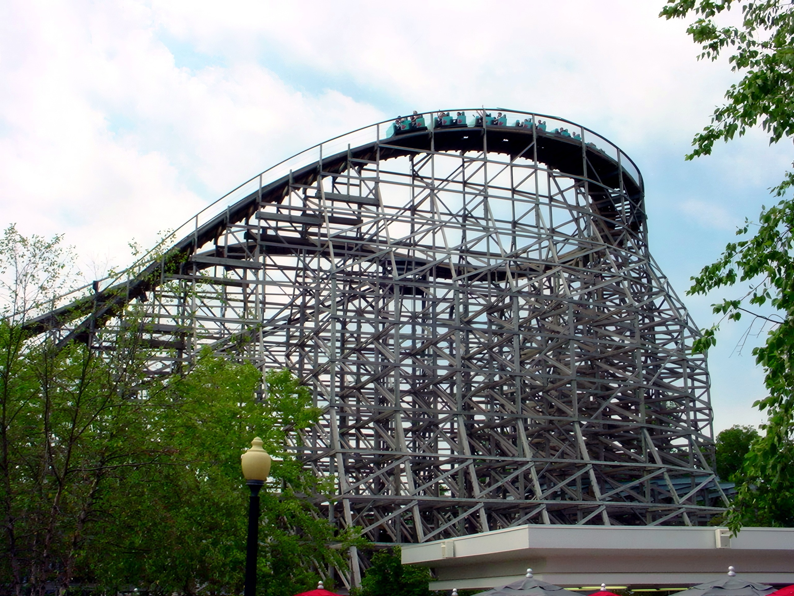 The Hurler lift hill and first drop with a train at the top at Kings Dominion, July 2001