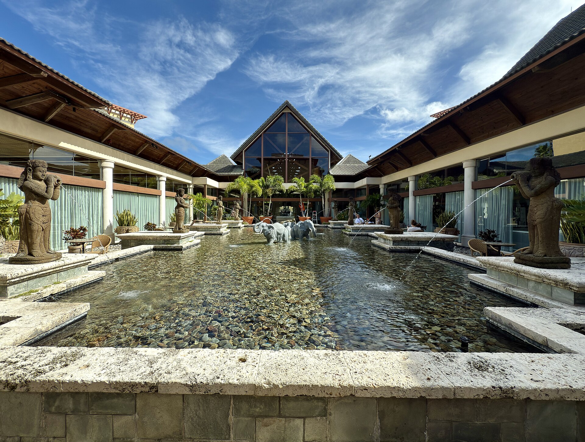 Loews Royal Pacific Resort