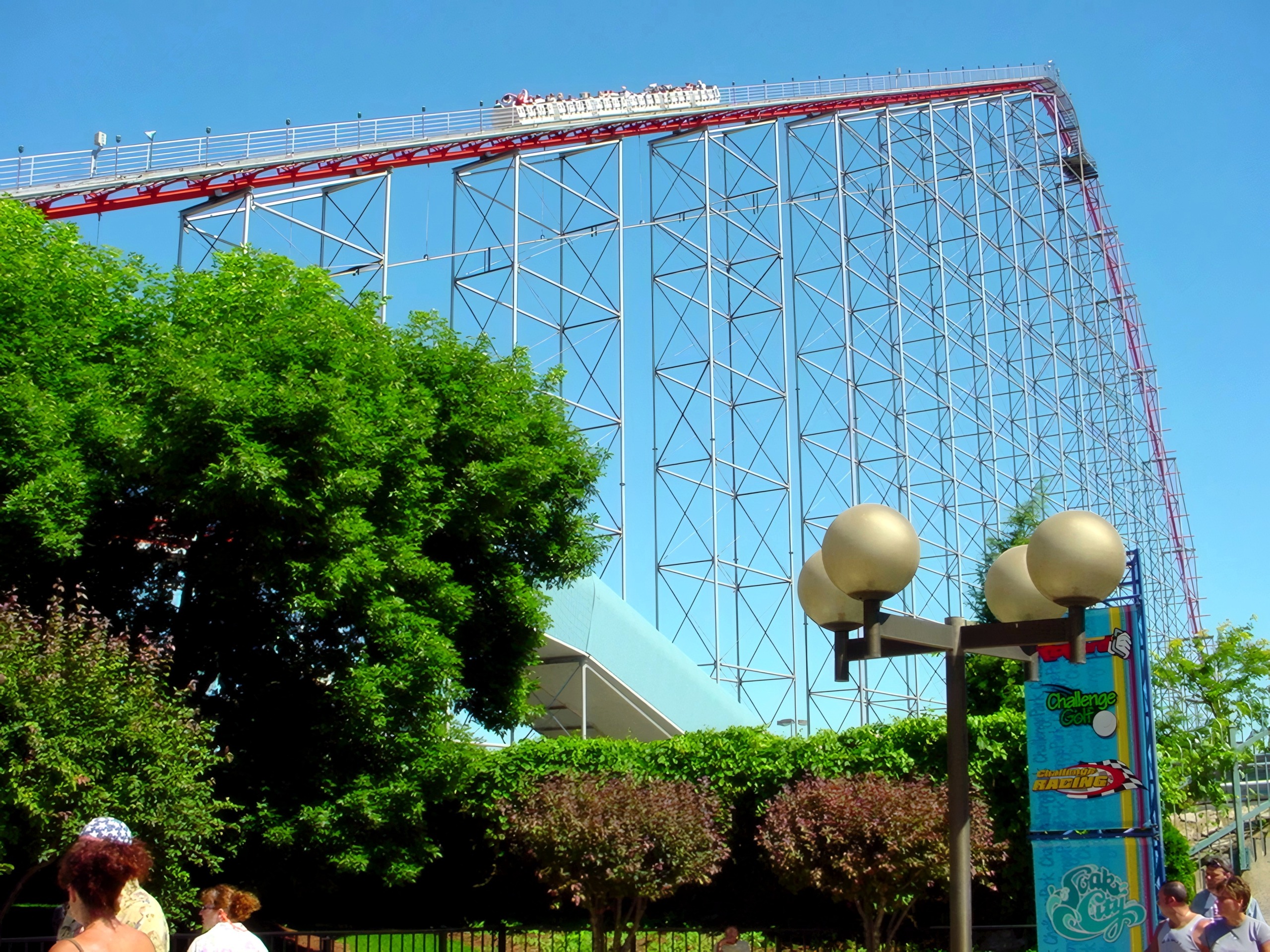 A Magnum XL-200 train cresting the 205-foot lift hill above the globe lamp posts at Cedar Point, July 2003