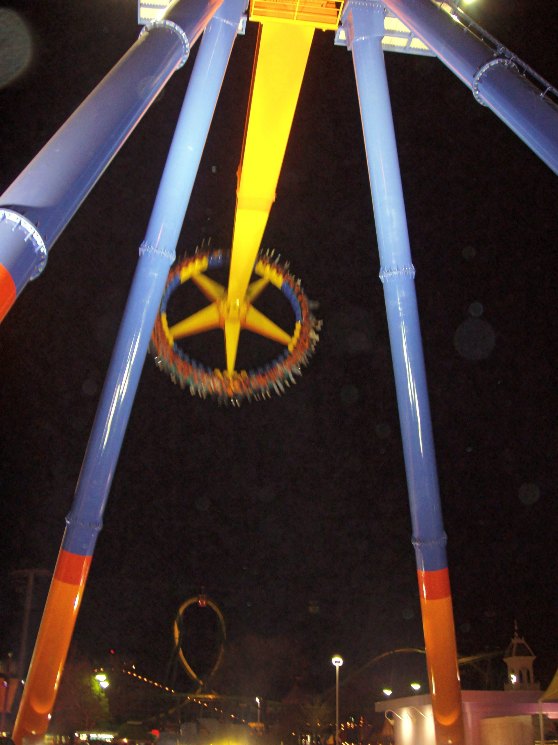 Wicked Twister towers and star-wheel car lit up at night, maXair, May 2005