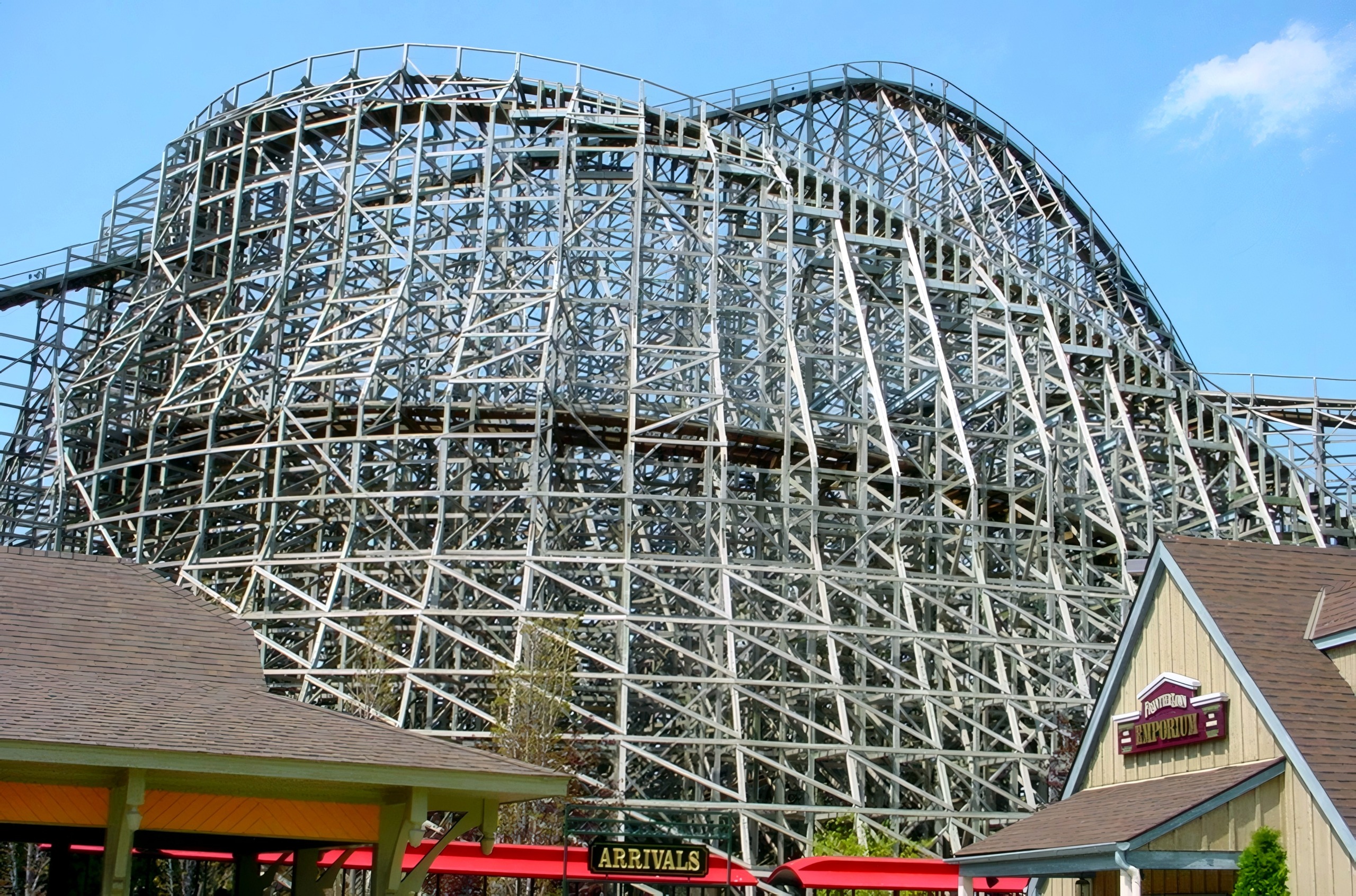Mean Streak's wooden structure towering over the Arrivals sign and Frontiertown Emporium at Cedar Point, May 2002