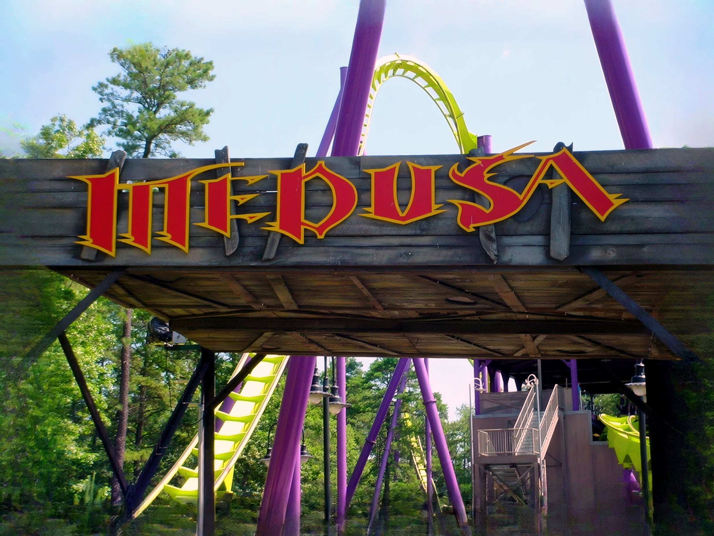 The wooden Medusa entrance sign with the lime-green track behind at Six Flags Great Adventure, July 2001