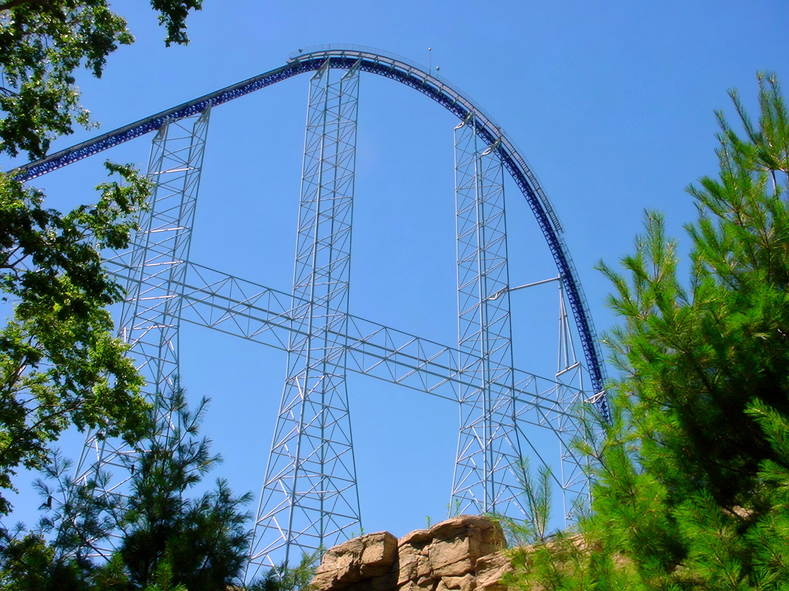 Millennium Force's lift hill and support structure, July 2003