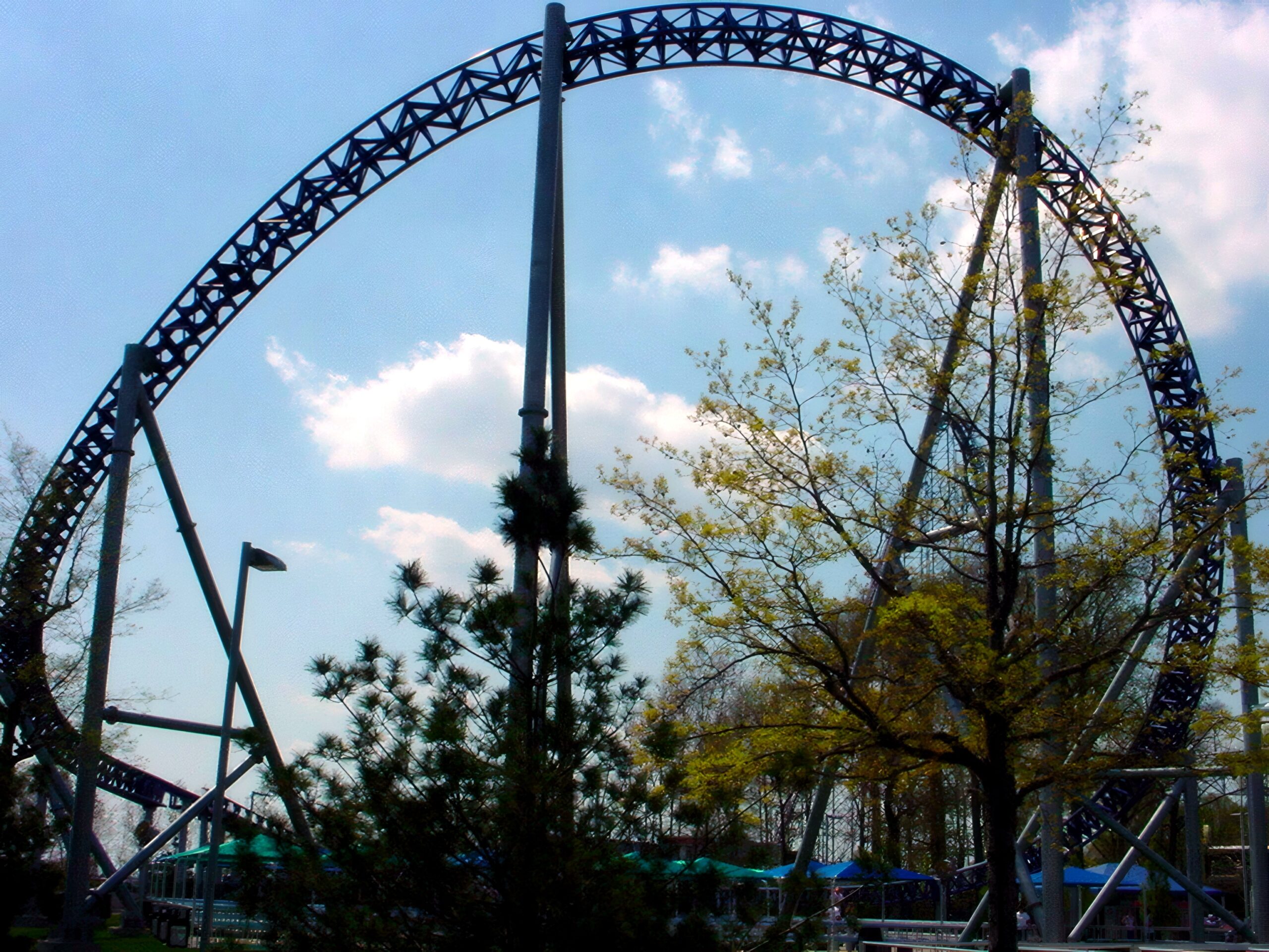 Millennium Force's overbanked turn seen from below, May 2002