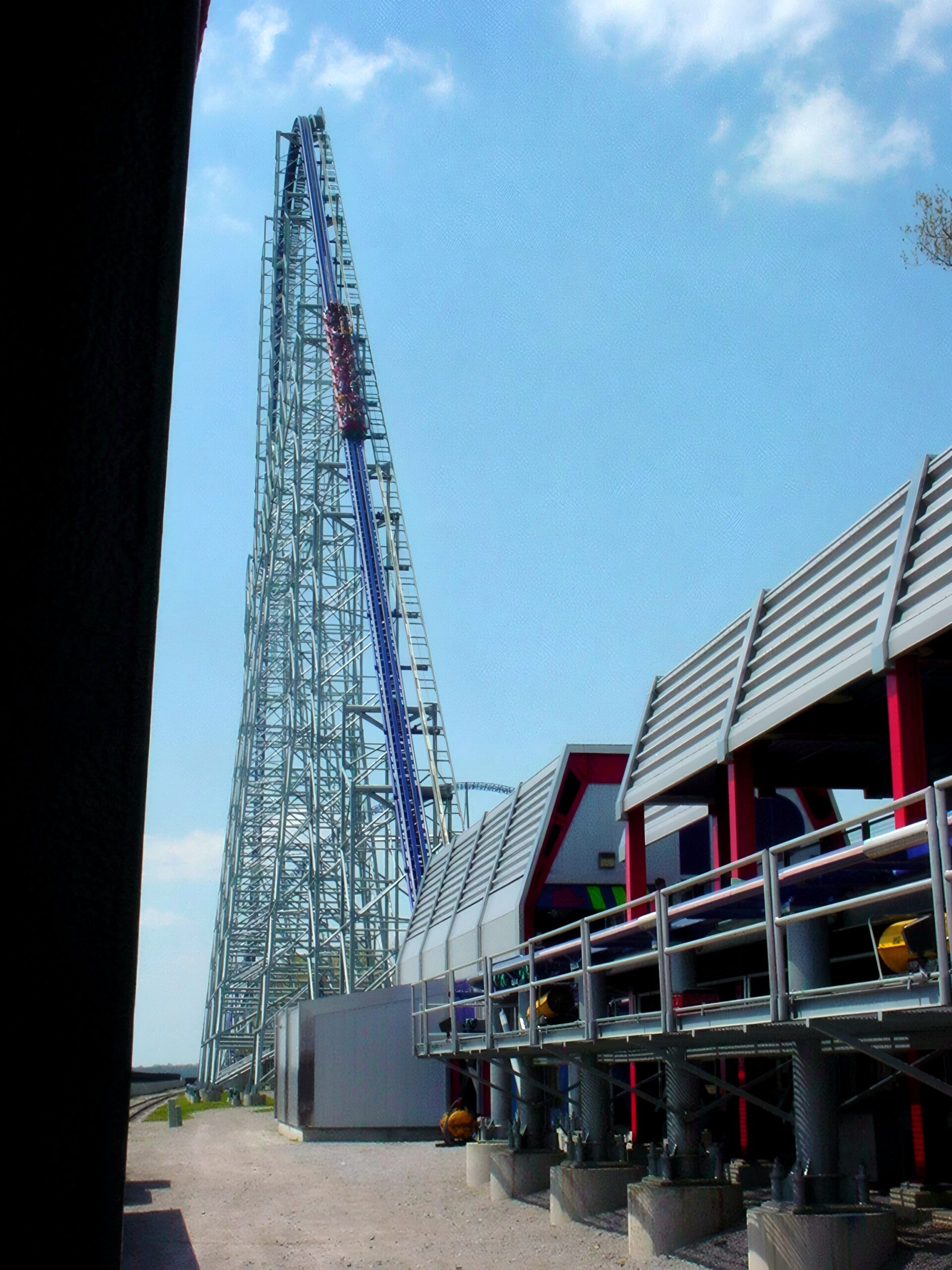 Millennium Force's station roof with the lift hill behind, May 2002
