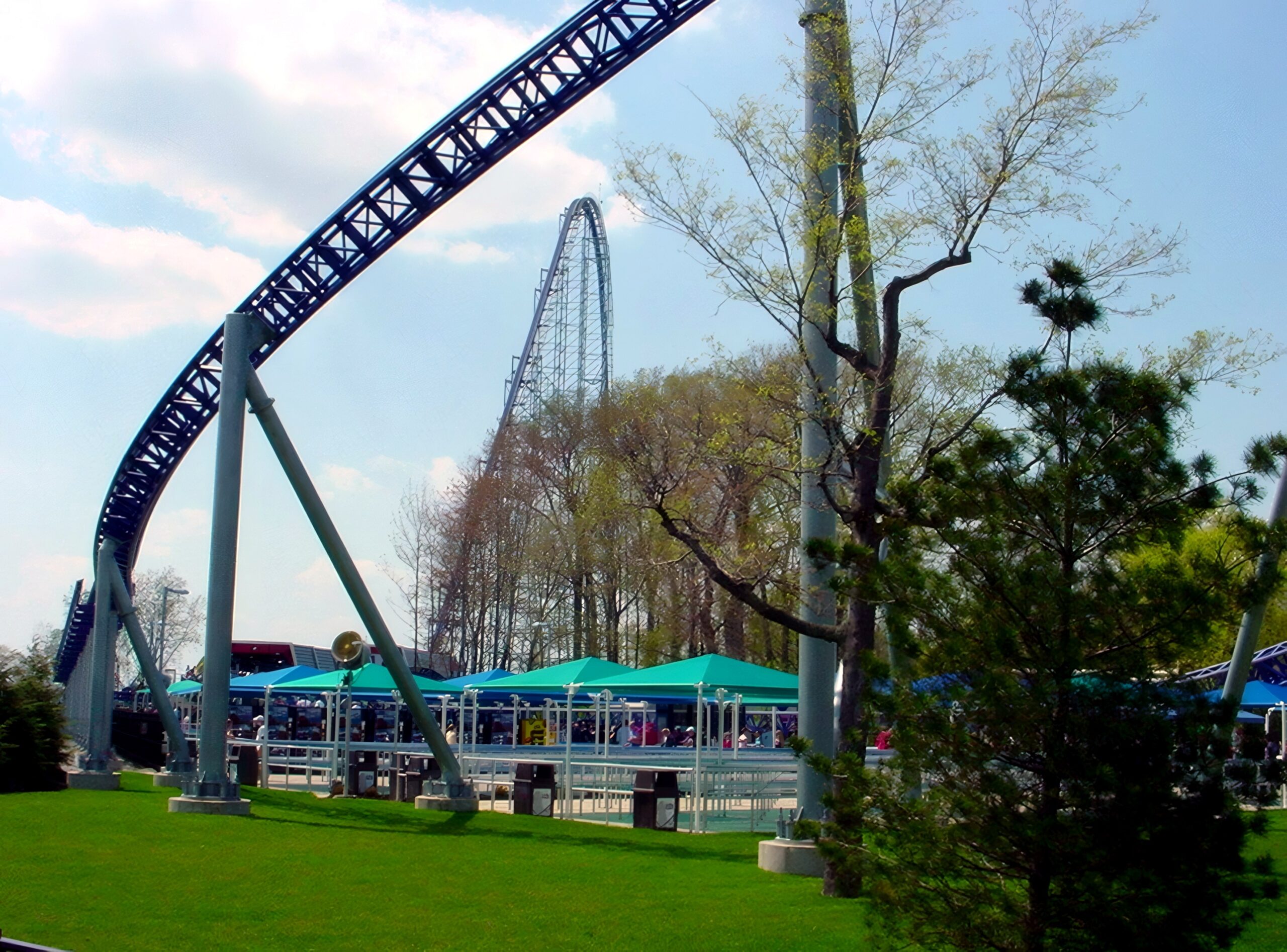 Millennium Force's track curving over the lawn with the lift hill behind, May 2002