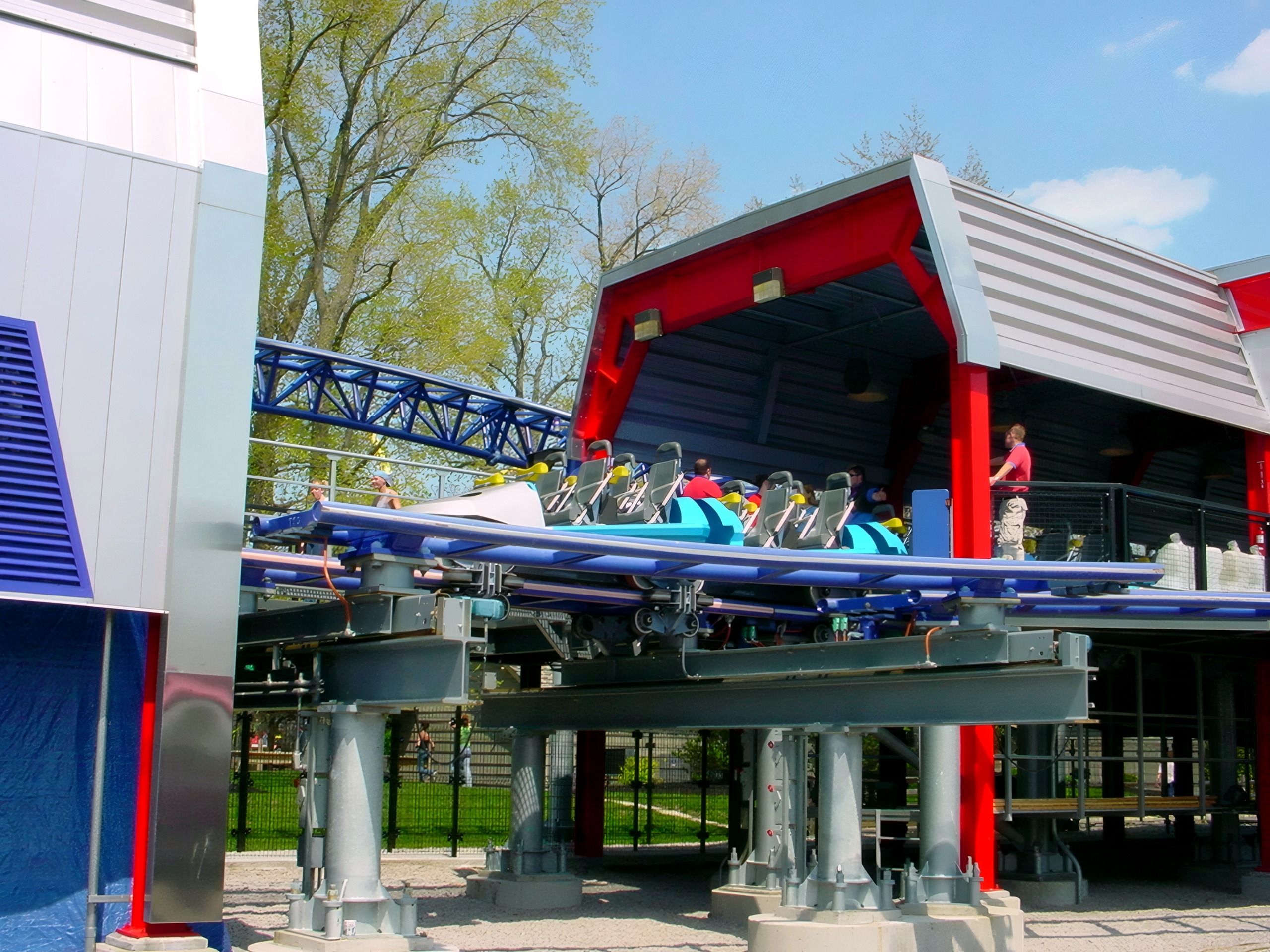 Train loading with riders at station platform, Millennium Force, May 2002